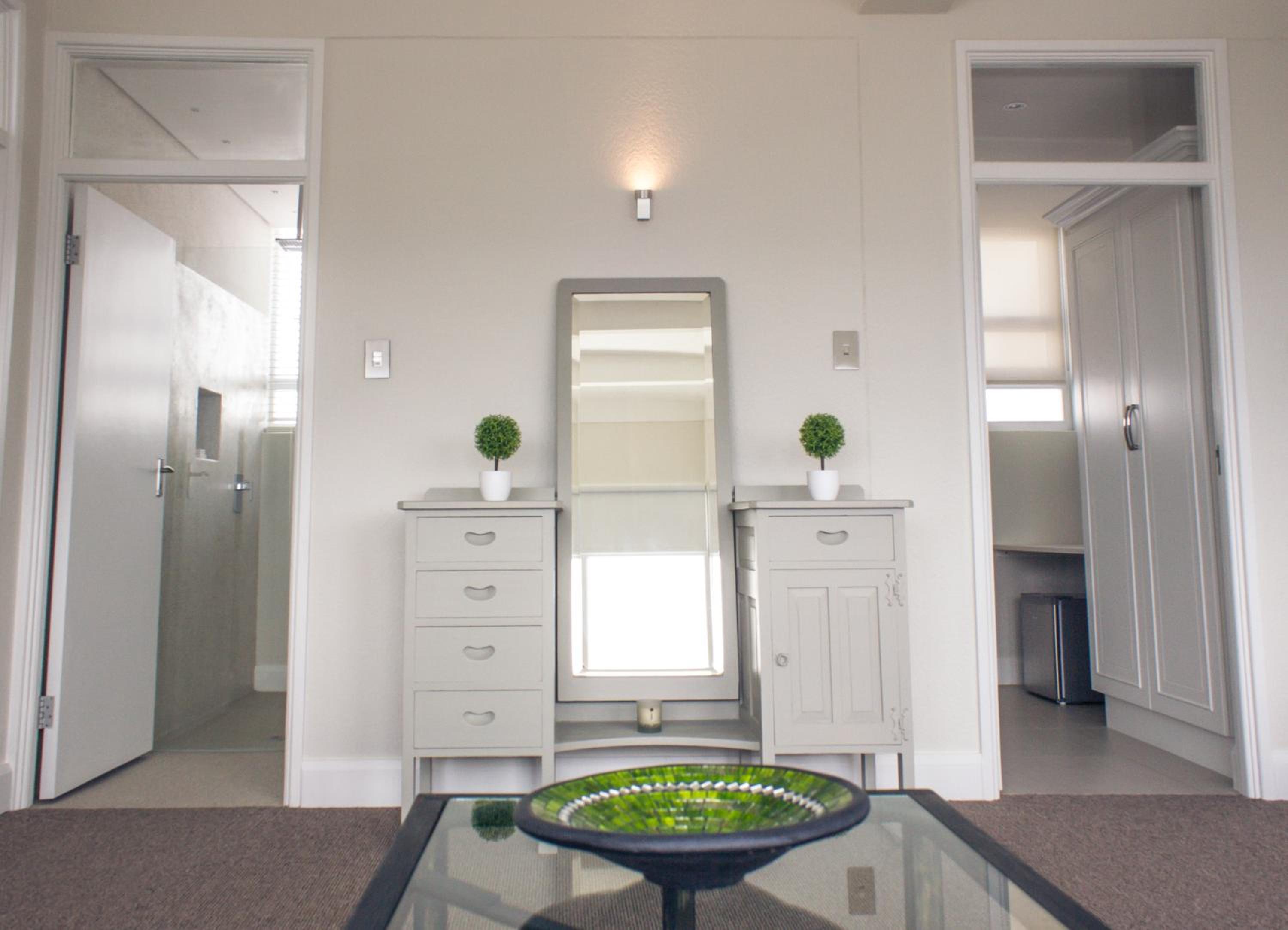 Superior Sea view with ensuite shower photo 2