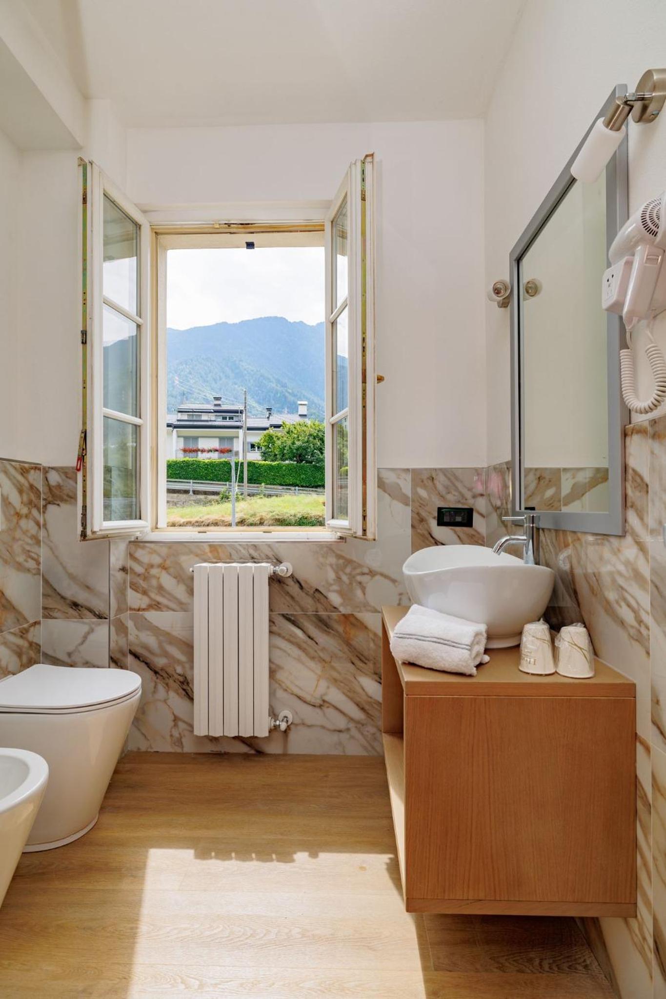Deluxe Double or Twin Room photo 2