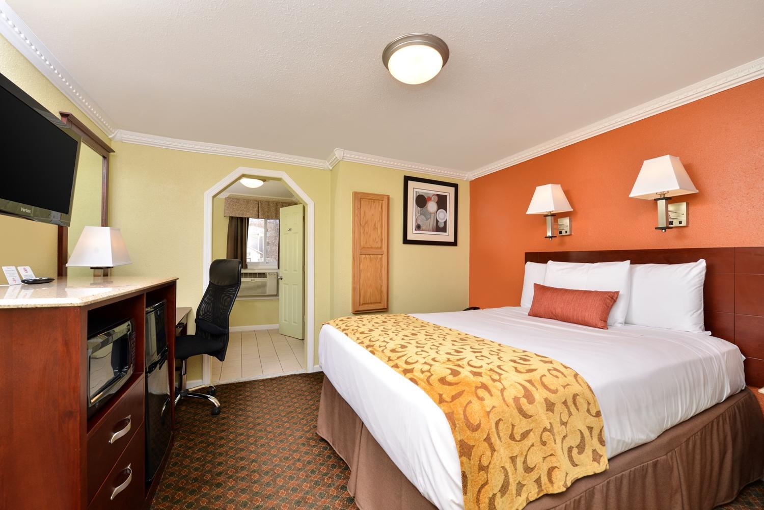 Standard King Room photo 2