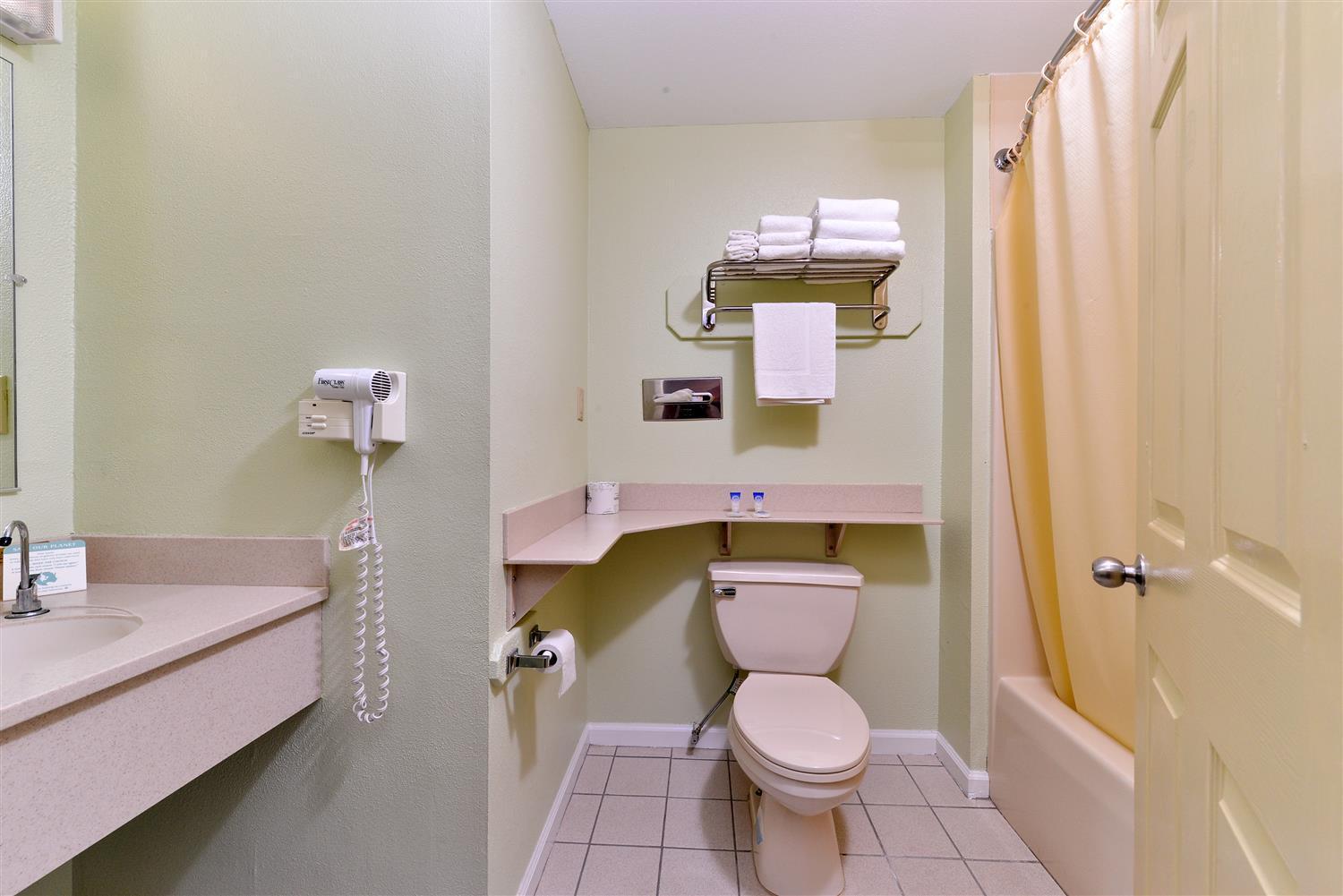 Standard Double Room with Two Double Beds - Photo 2