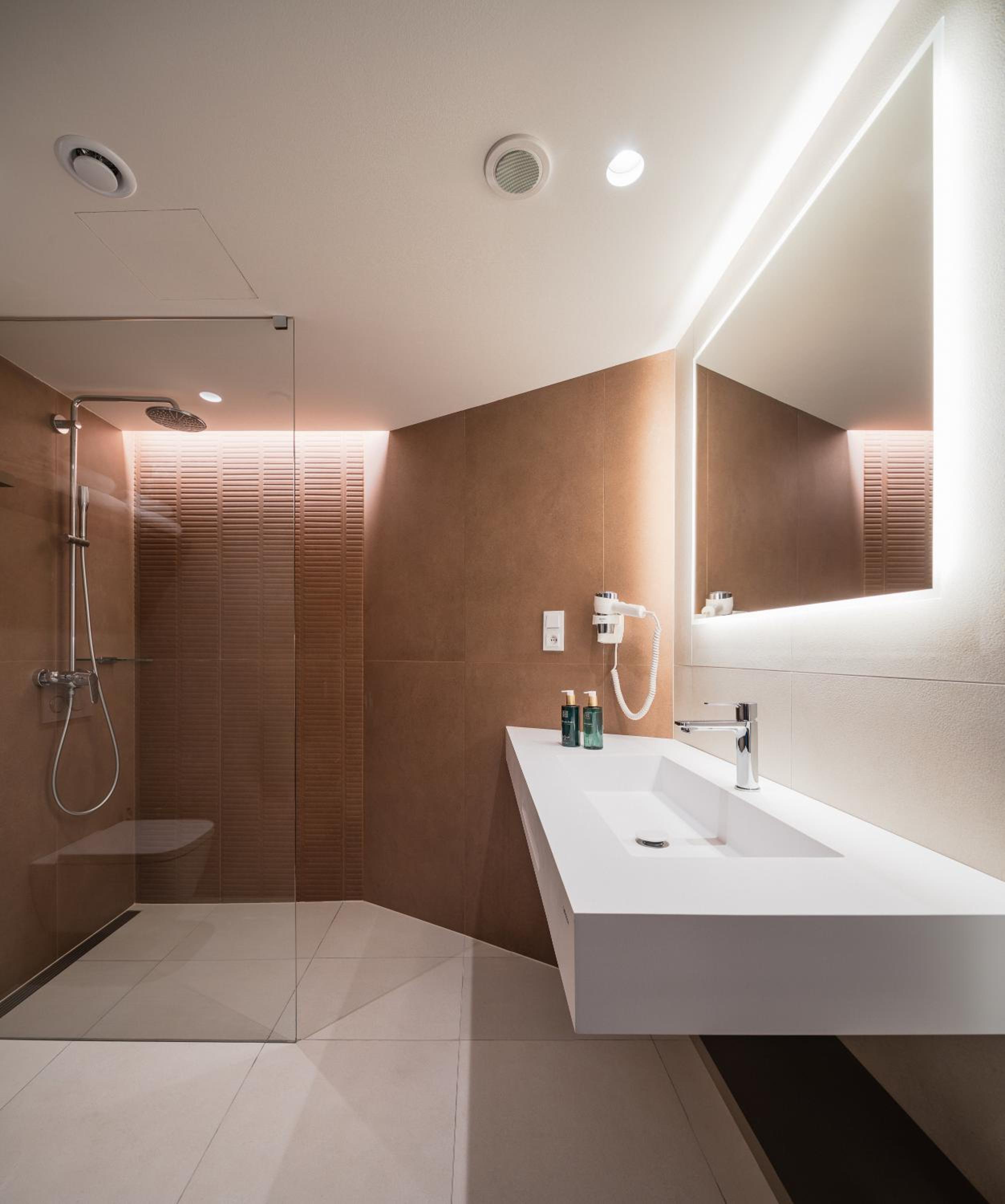 מלון אוריאה פירמידה פראג — Executive Suite with Free Pool Access