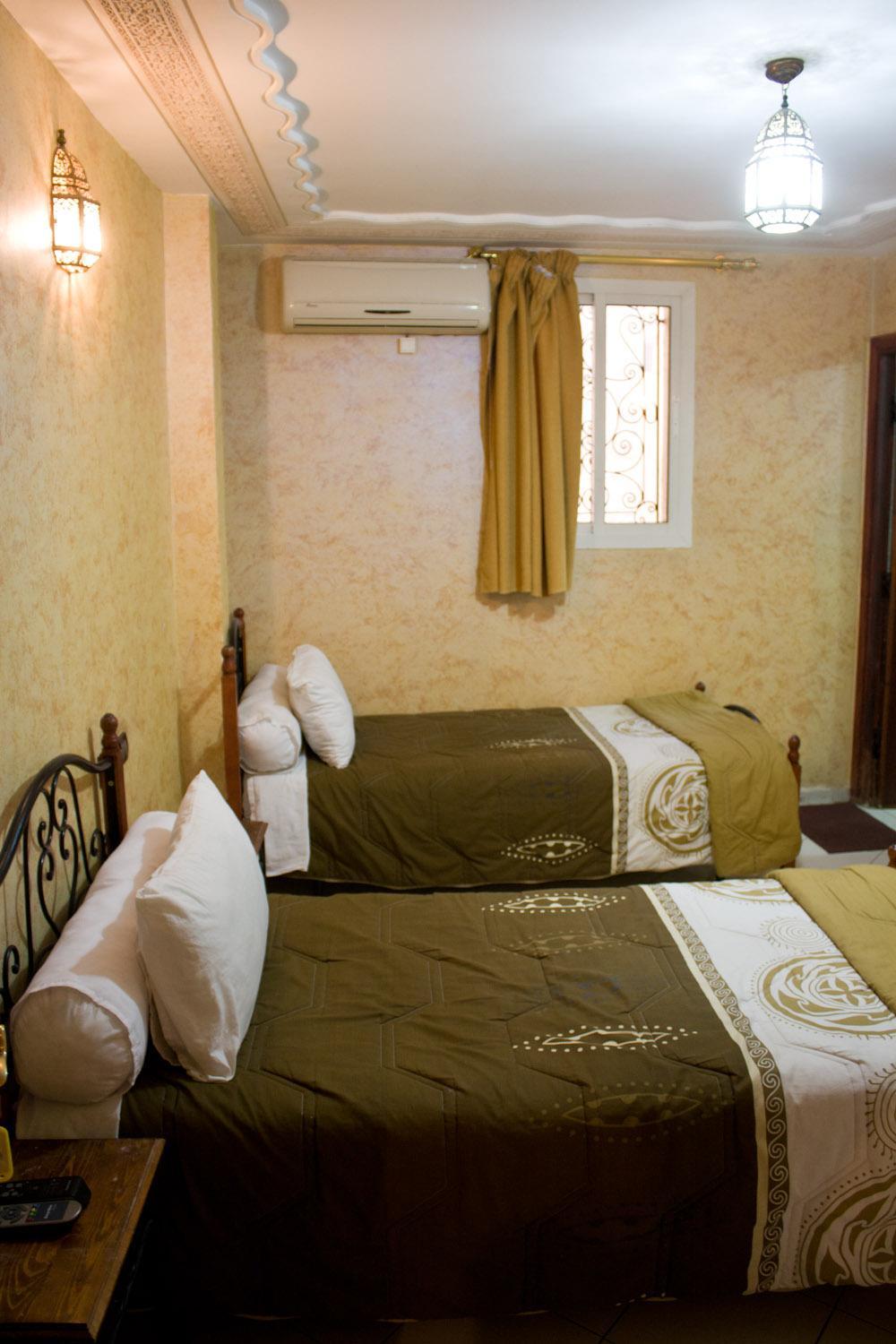 Standard Twin Room - Photo 6