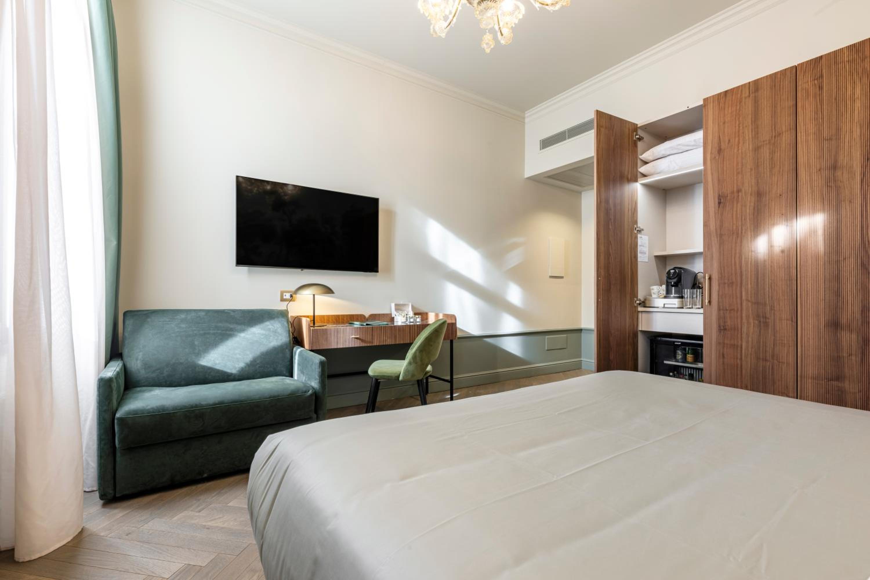 Triple Junior Suite with Garden View photo 2