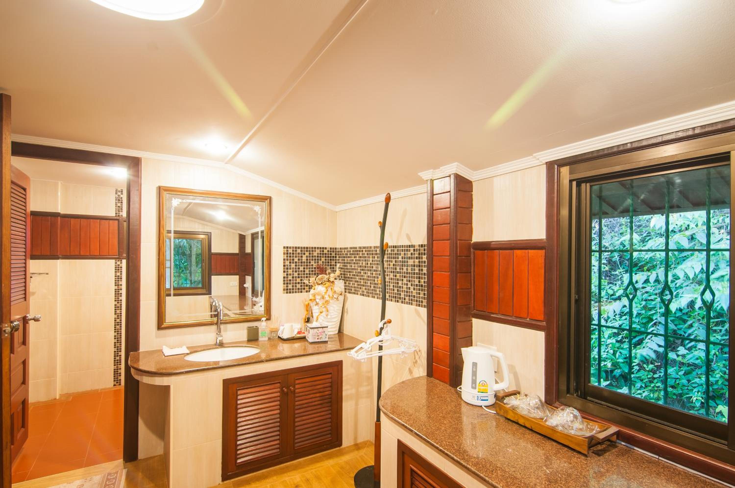 Deluxe Double Room - Photo 12