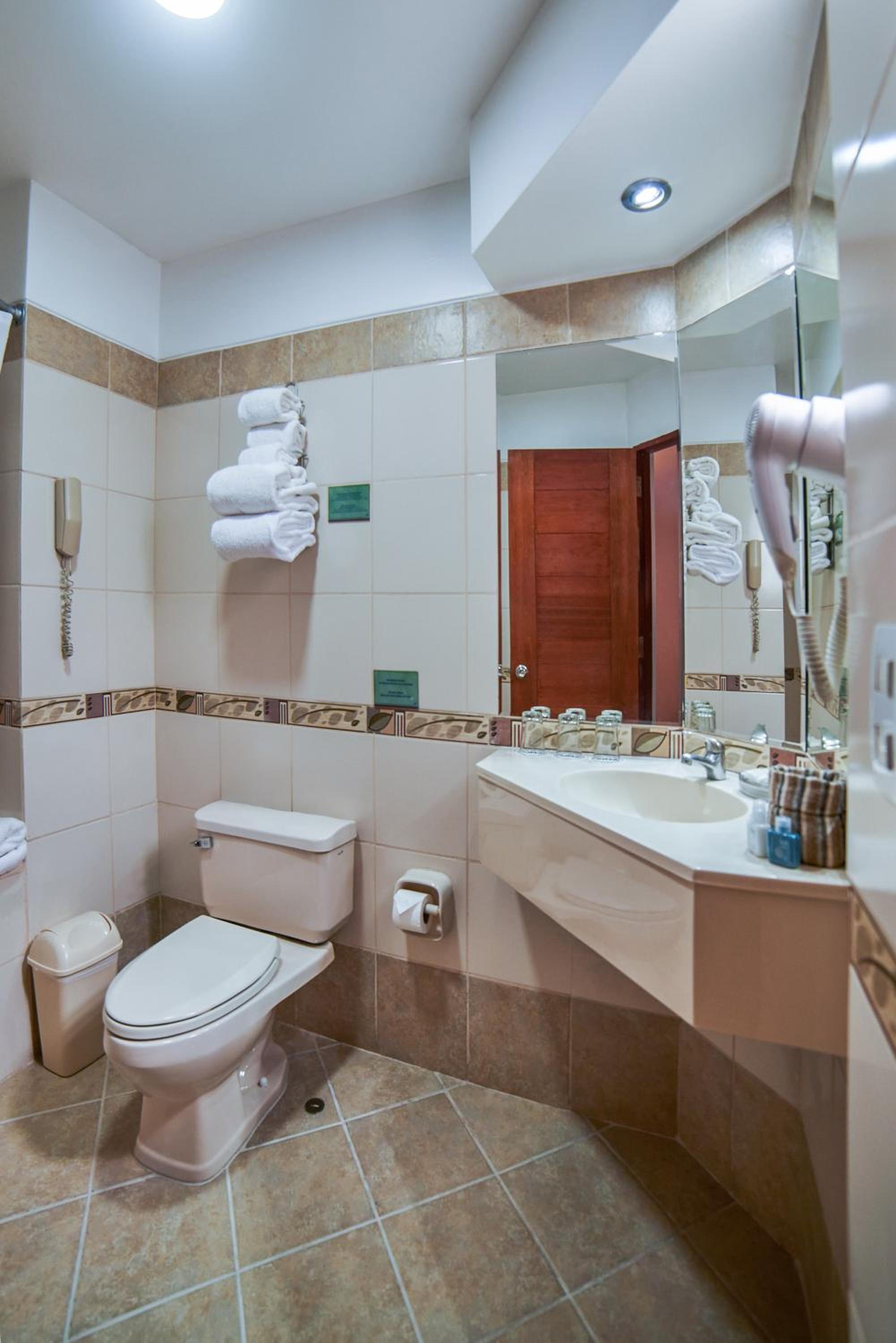 Standard King Room - Photo 3