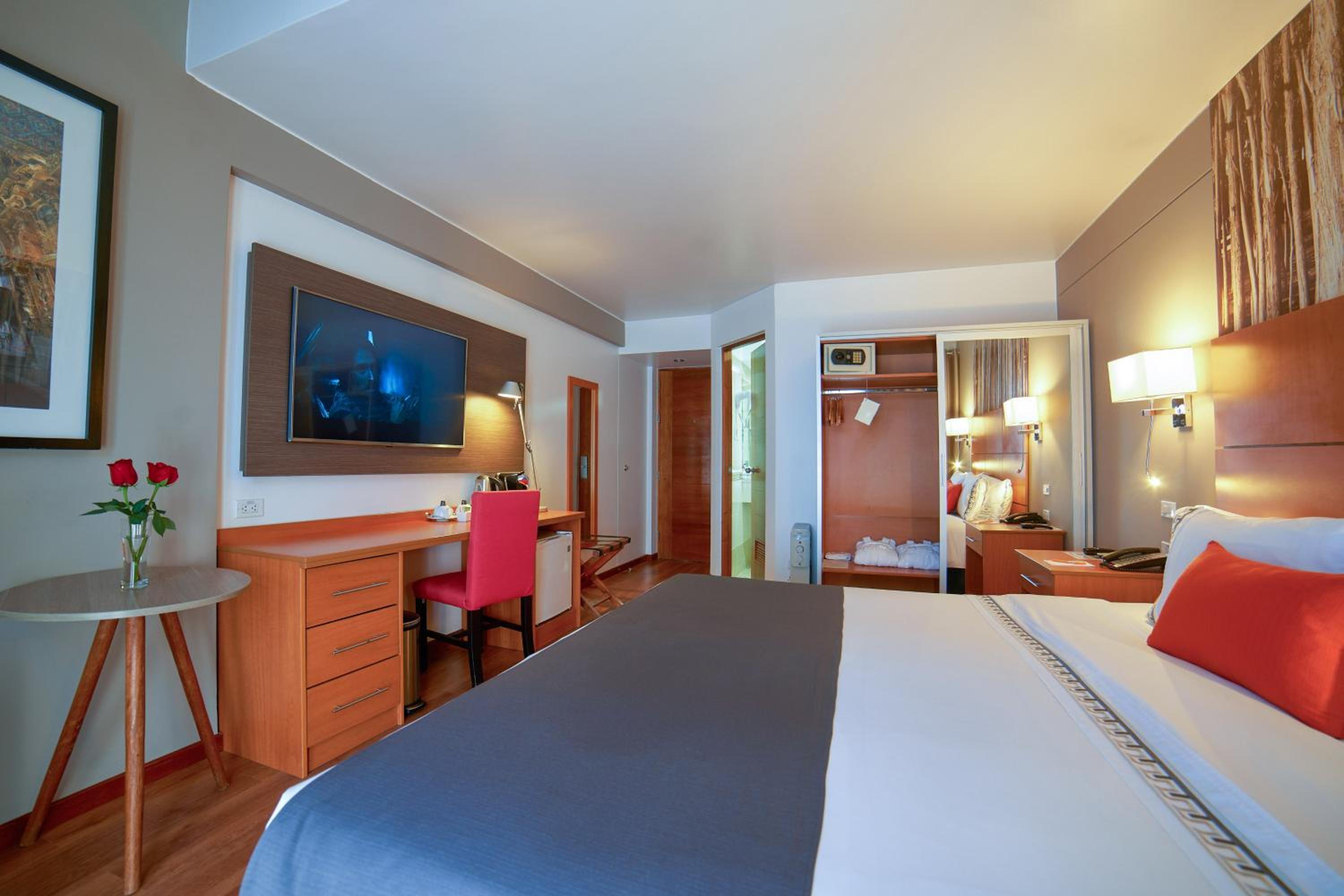 Standard King Room - Photo 2