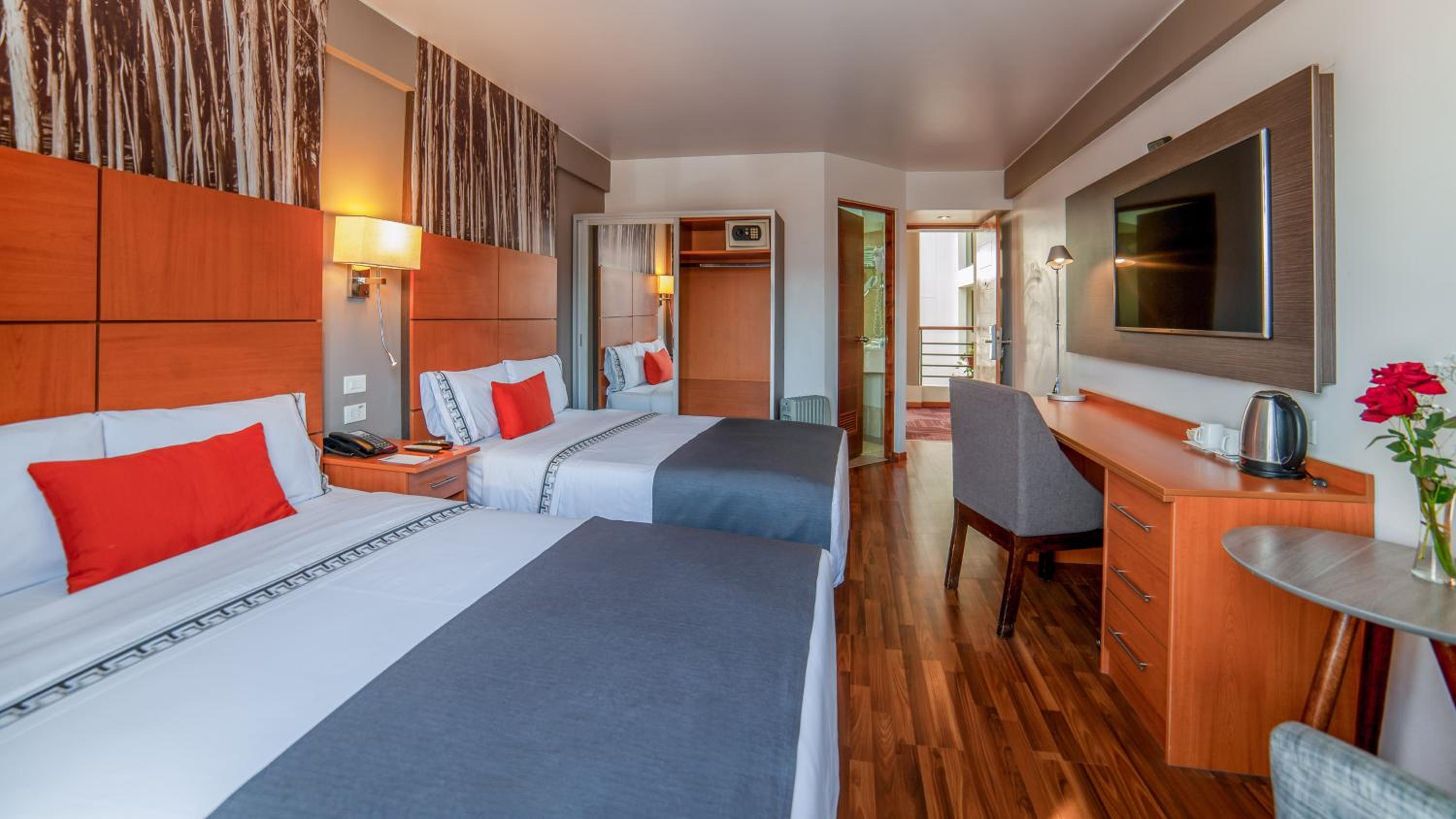 Superior Double Room with Balcony - Photo 4
