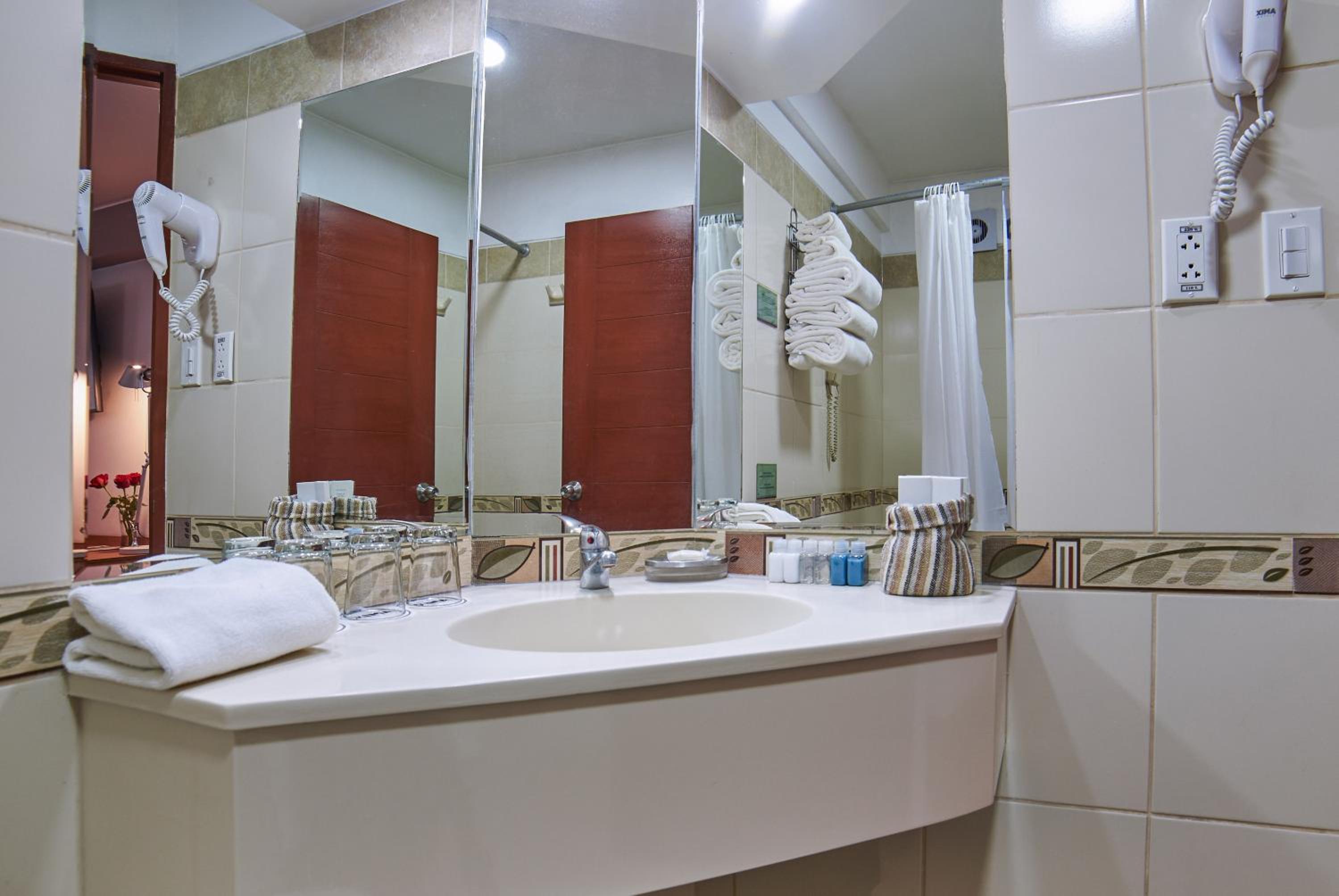Superior Double Room with Balcony - Photo 5
