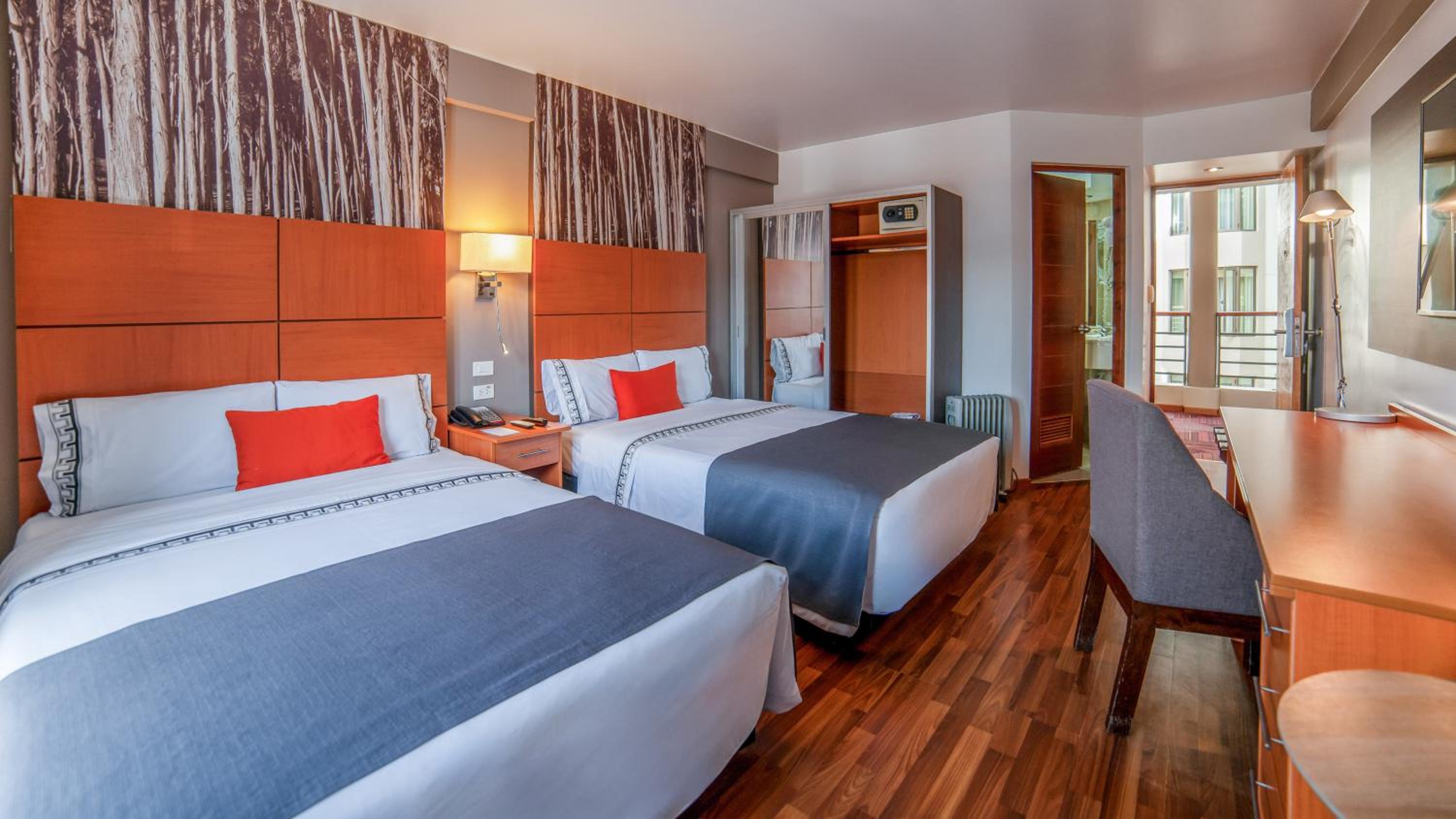 Superior Double Room with Balcony - Photo 1