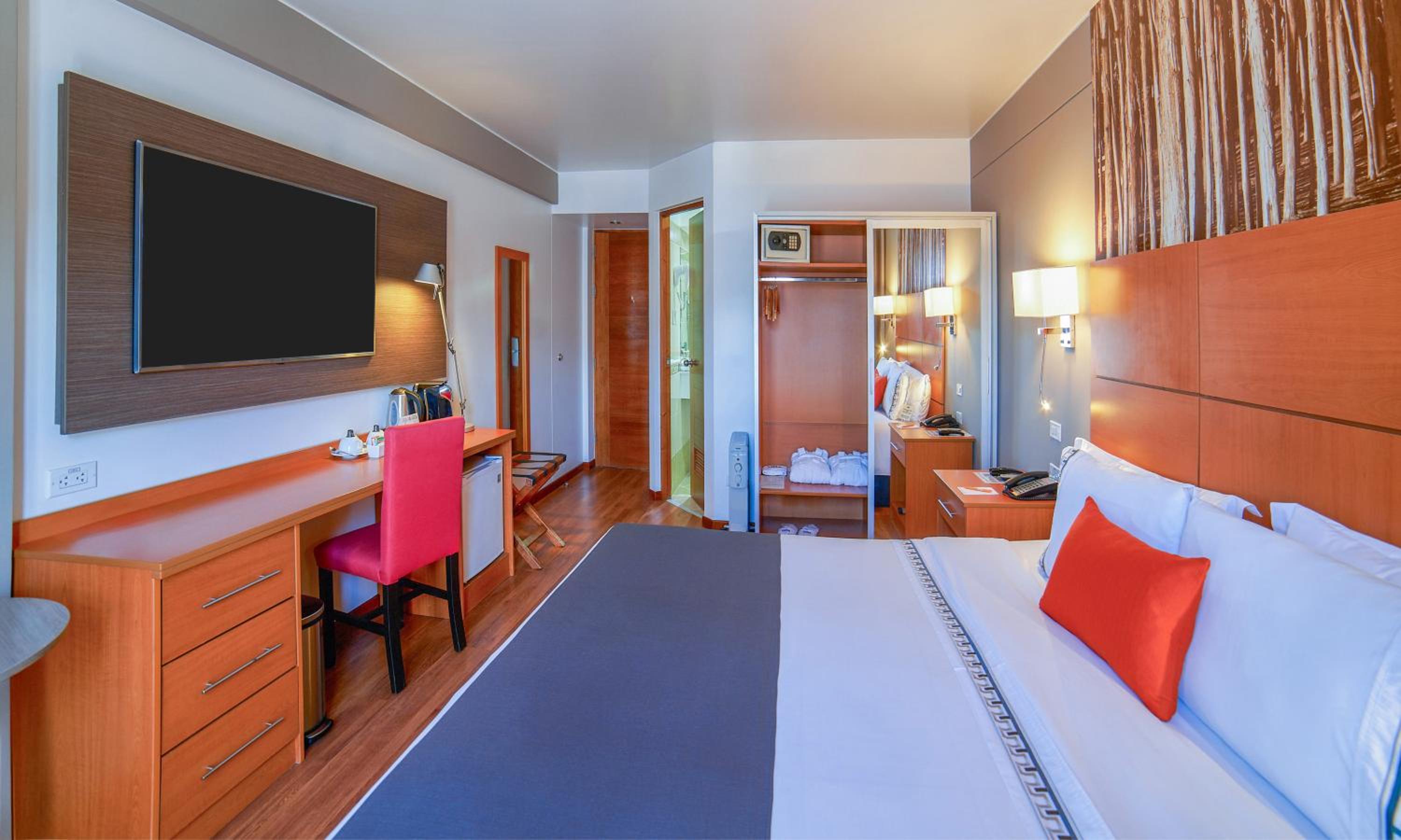 Superior King Room - Photo 3
