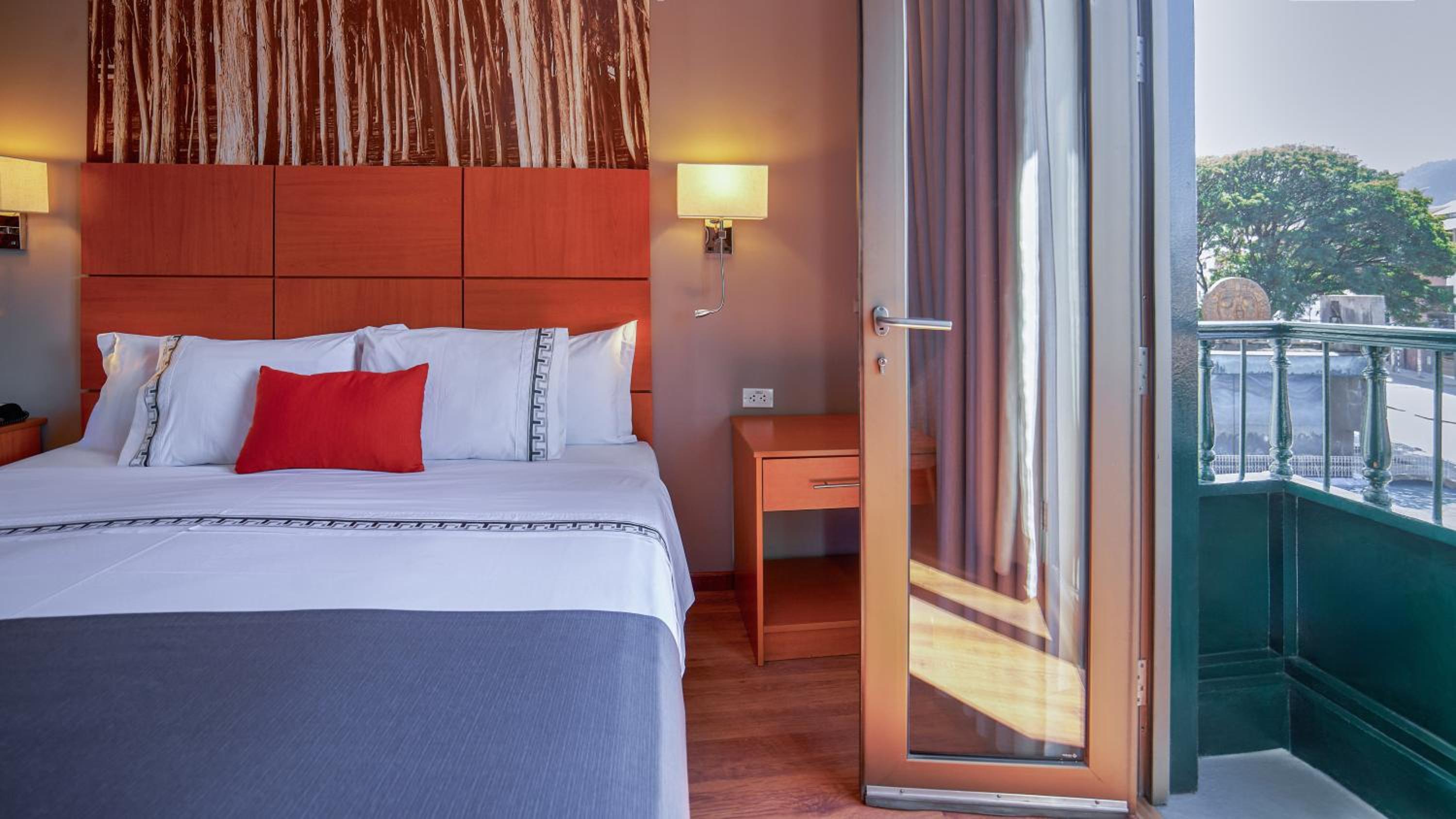 Superior King Room with Balcony - Photo 1
