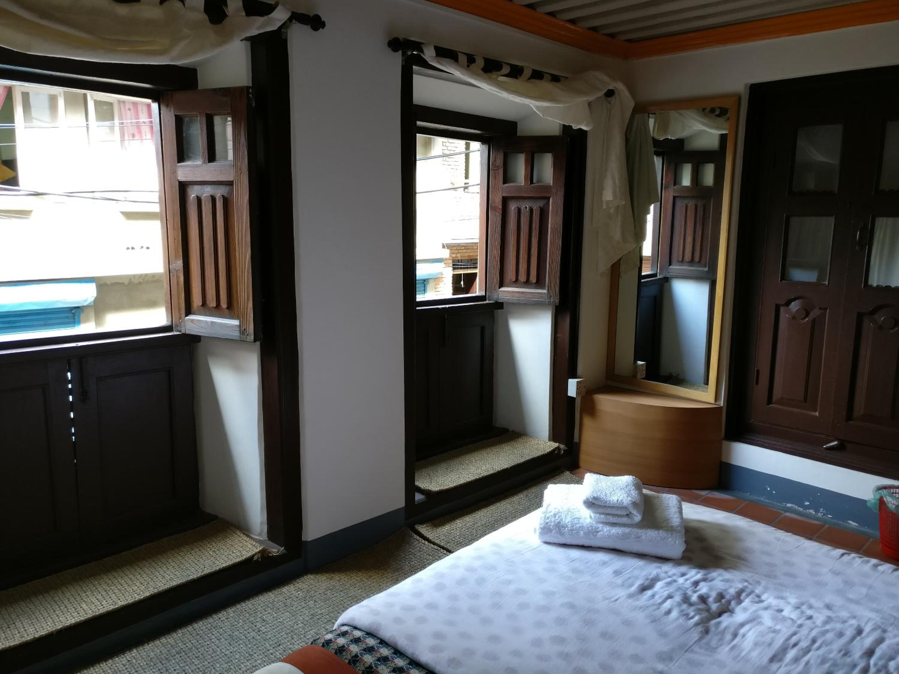 Single Room with Bathroom photo 2
