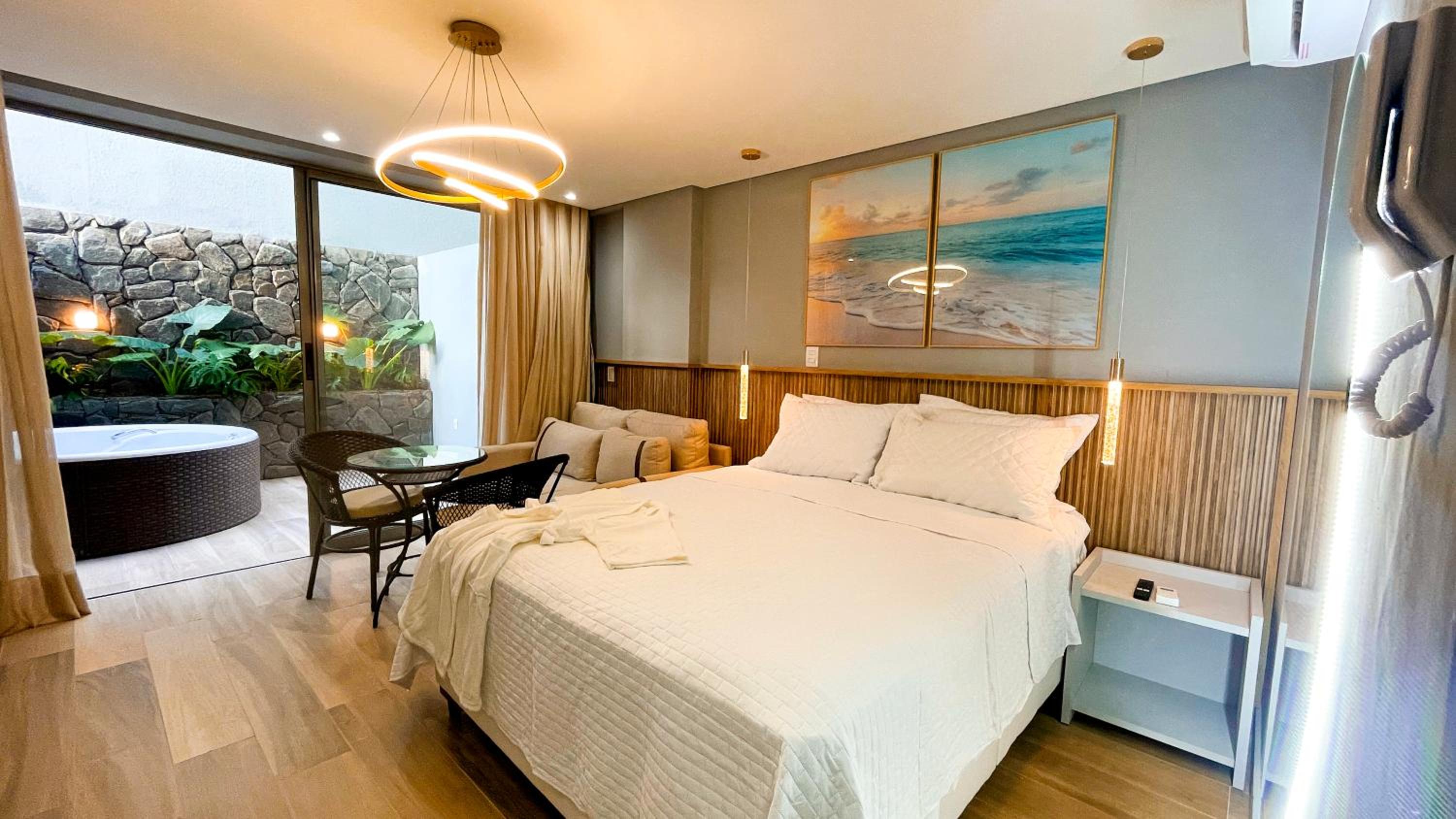 Studio with Spa Bath