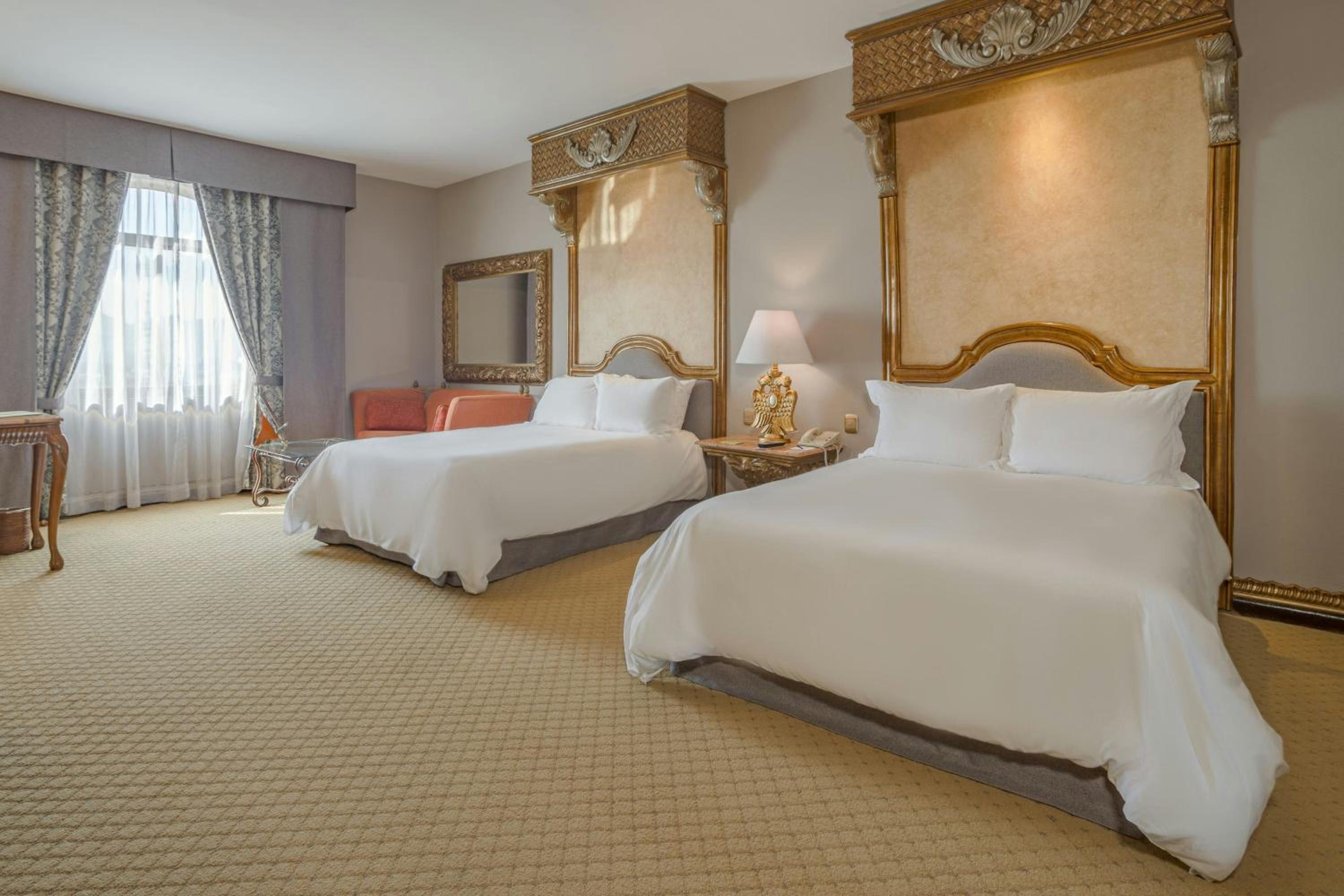 One-Bedroom Master Suite with Two Double Beds - Photo 3