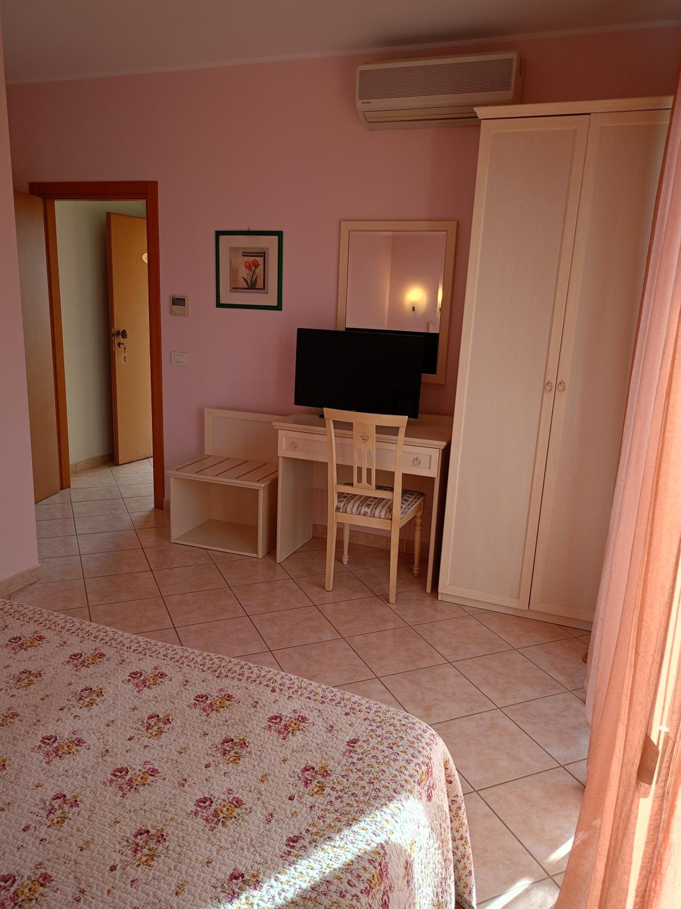 Standard Double Room photo 2