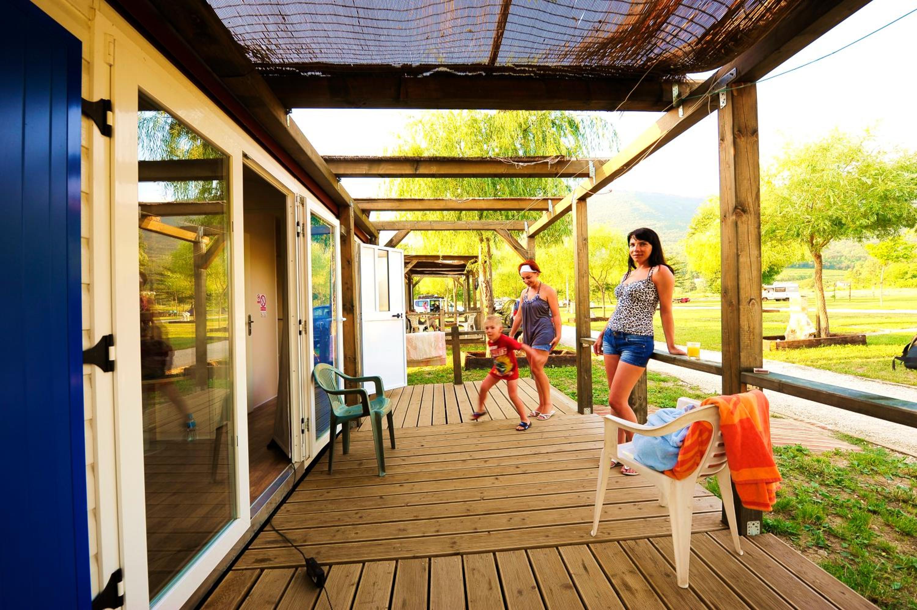 Mobile Home - Photo 3