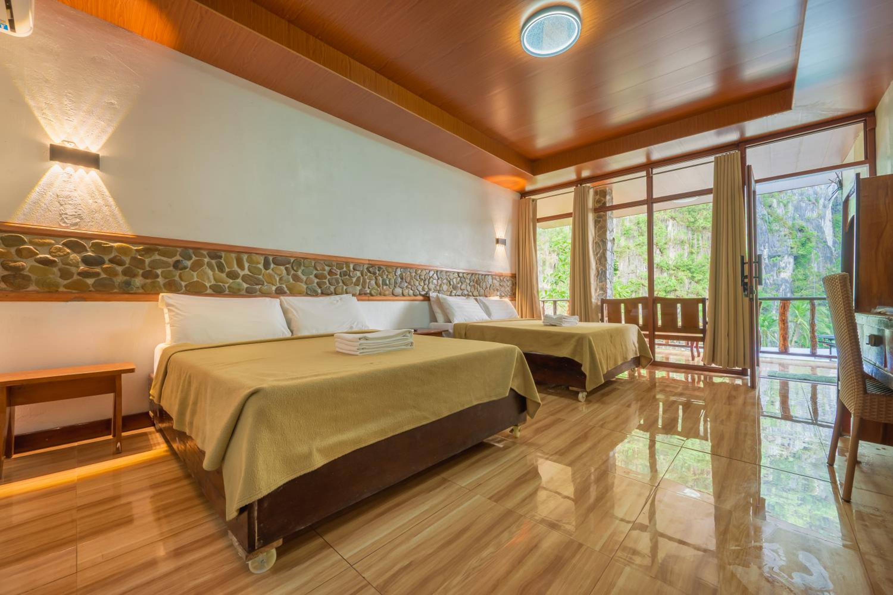 Quadruple Room with Sea View
