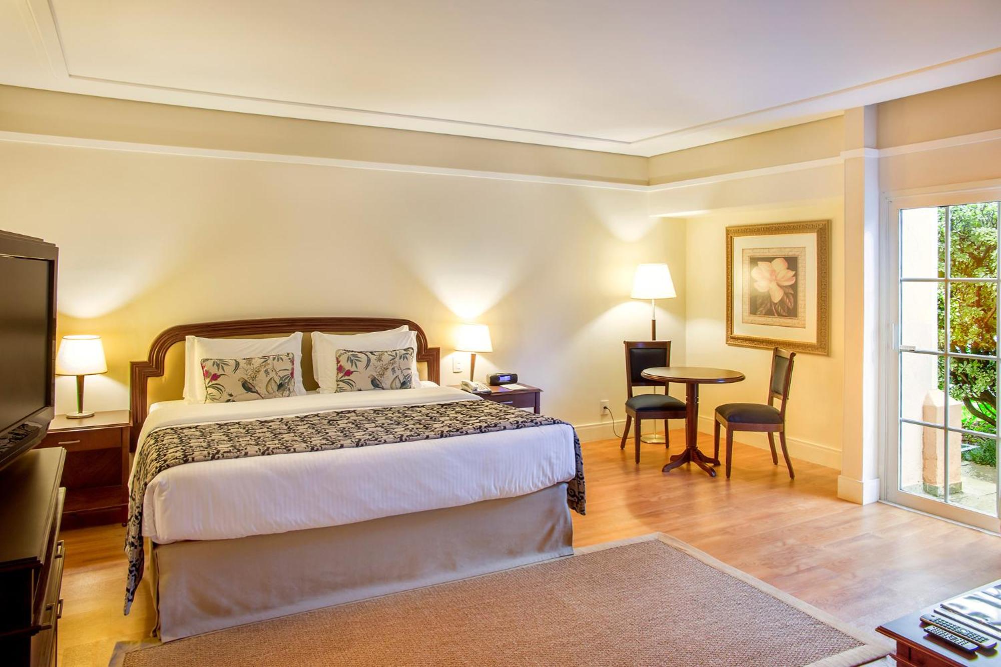 Deluxe Room (1 adult + 1 child)