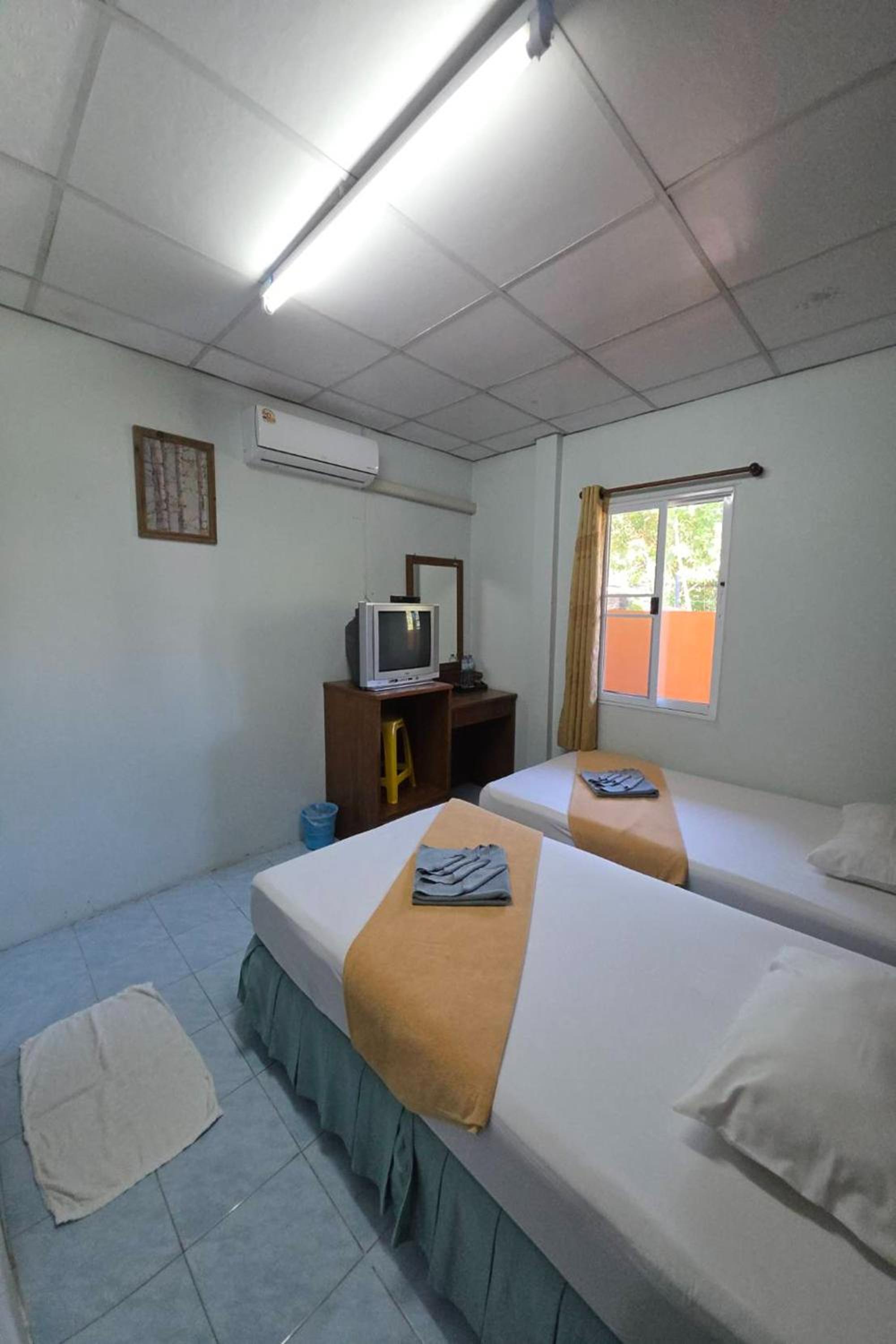 Standard Twin Room photo 2