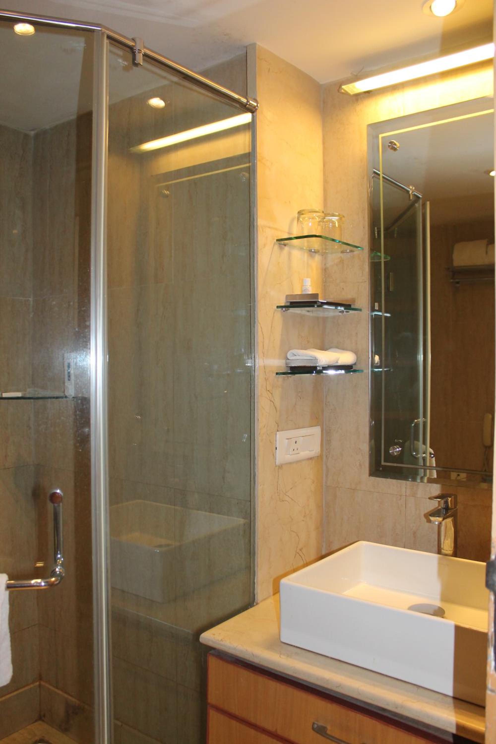 Deluxe Double Room - Photo 8