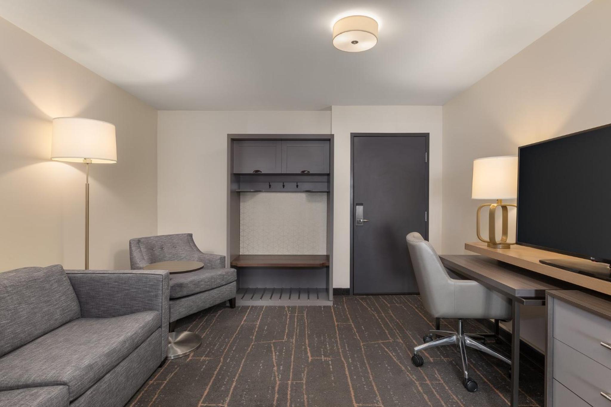 King Suite with Sofa Bed - Photo 3