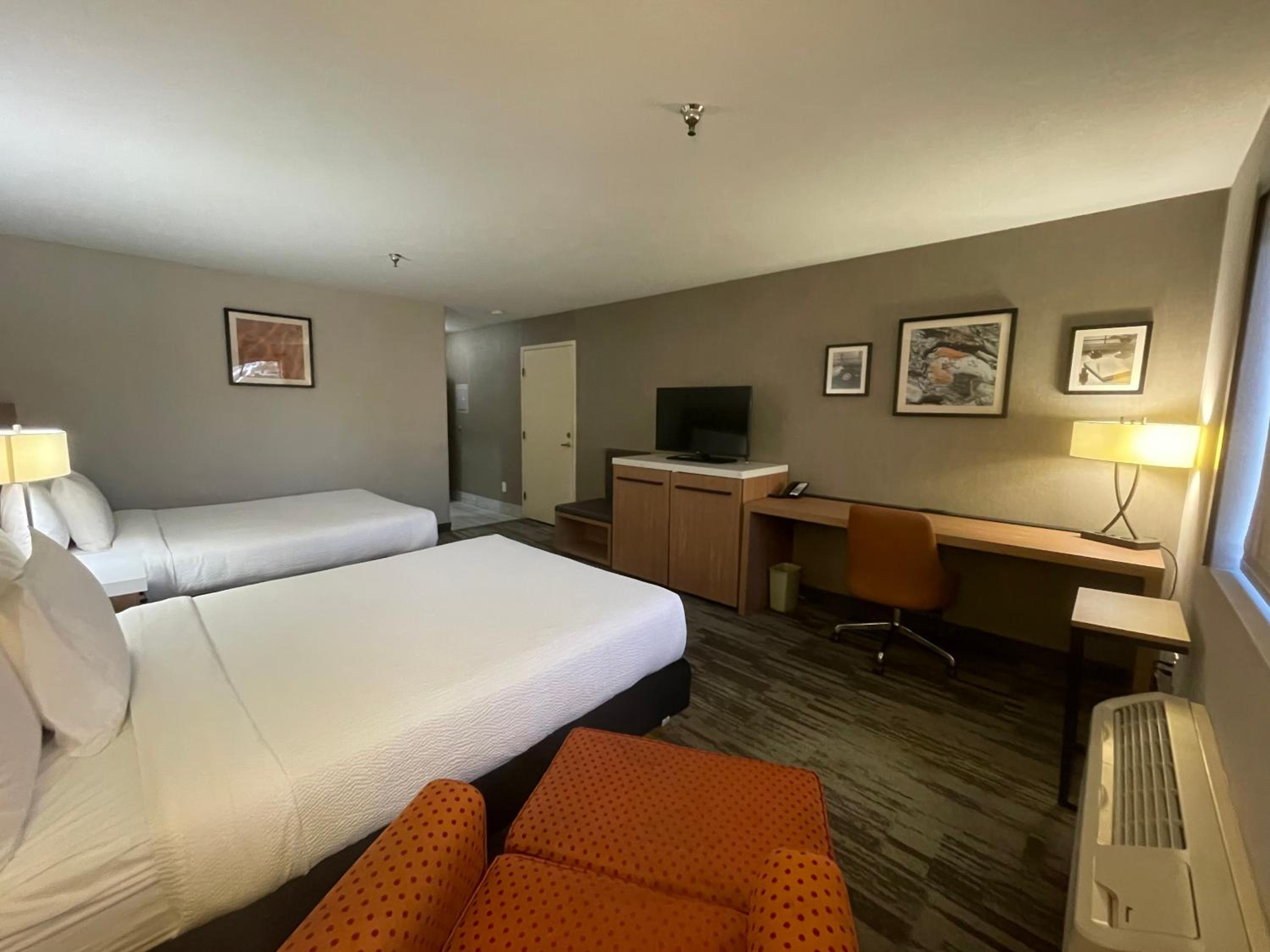 Standard Queen Room photo 3