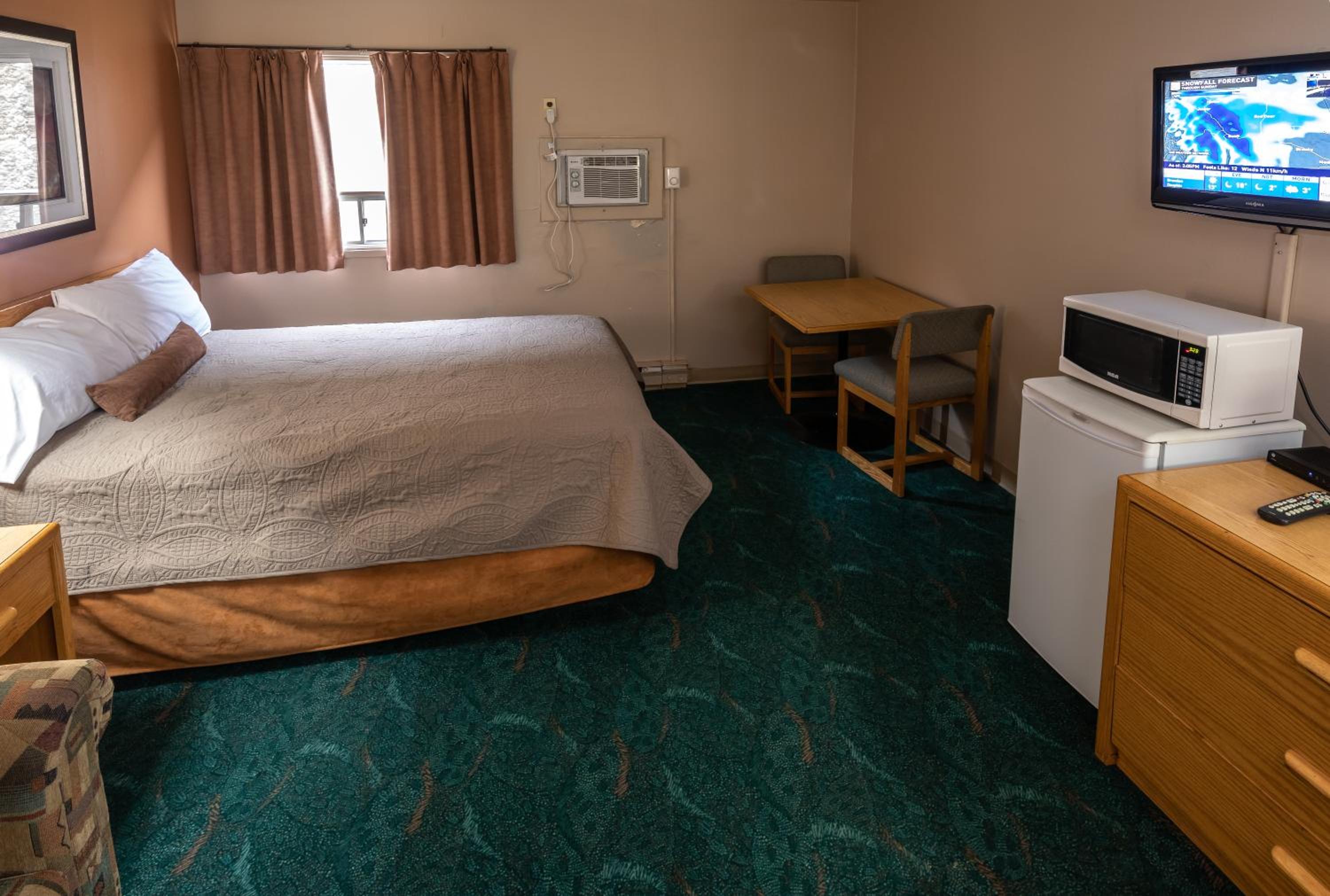 Queen Room - Non-Smoking - Photo 2
