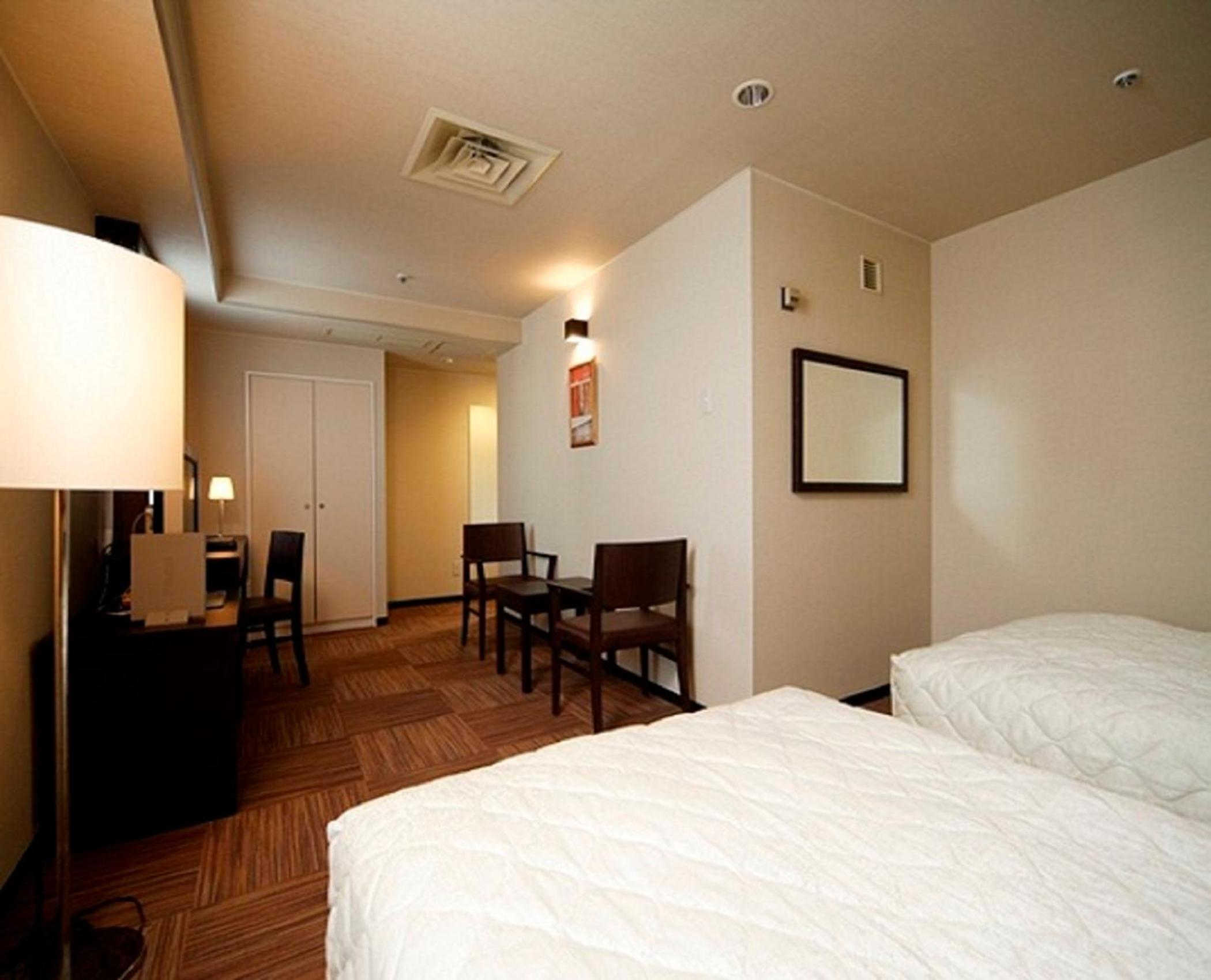 Twin Room - Non-Smoking photo 1