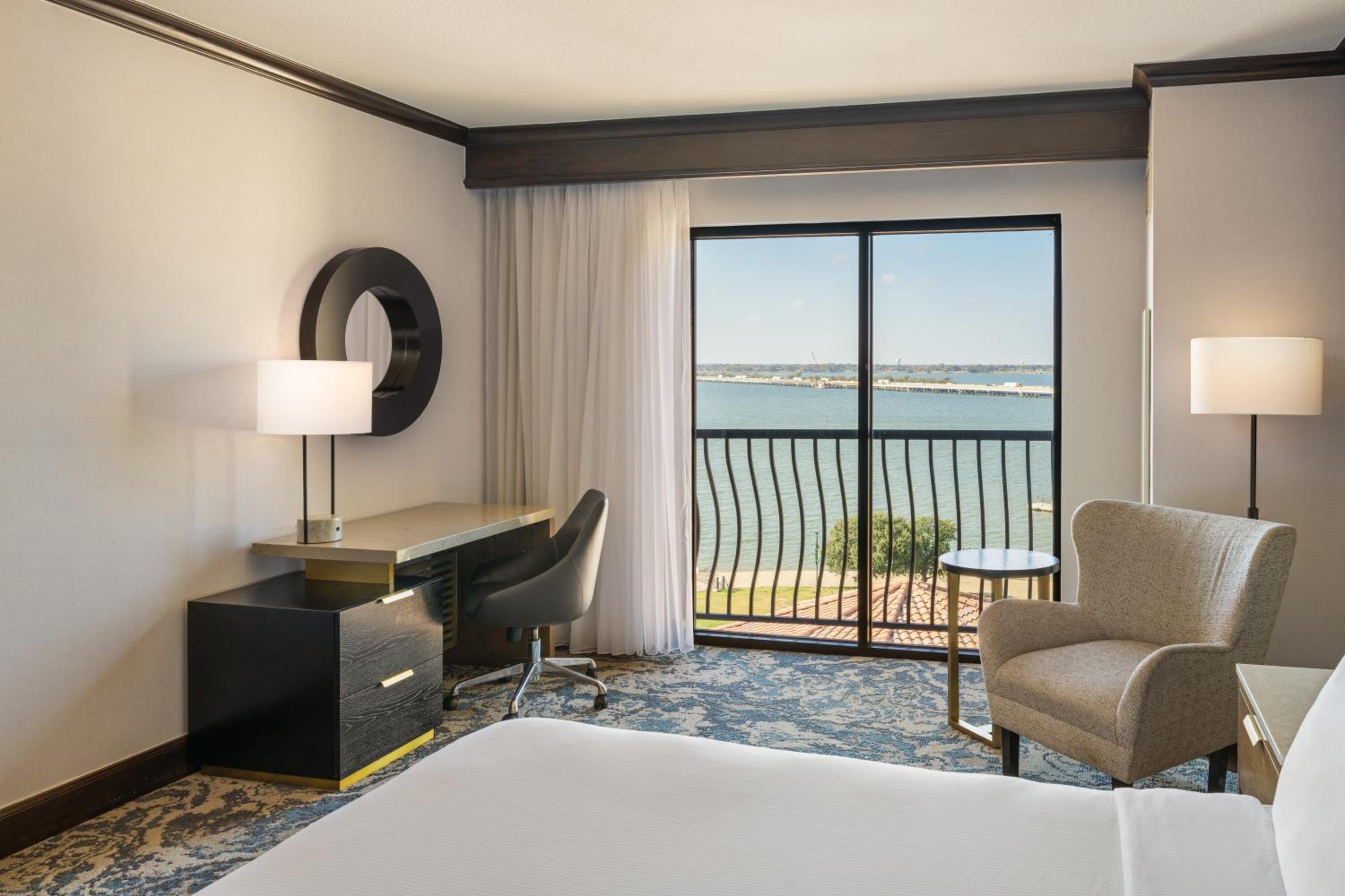 King Room with Resort View - Photo 4
