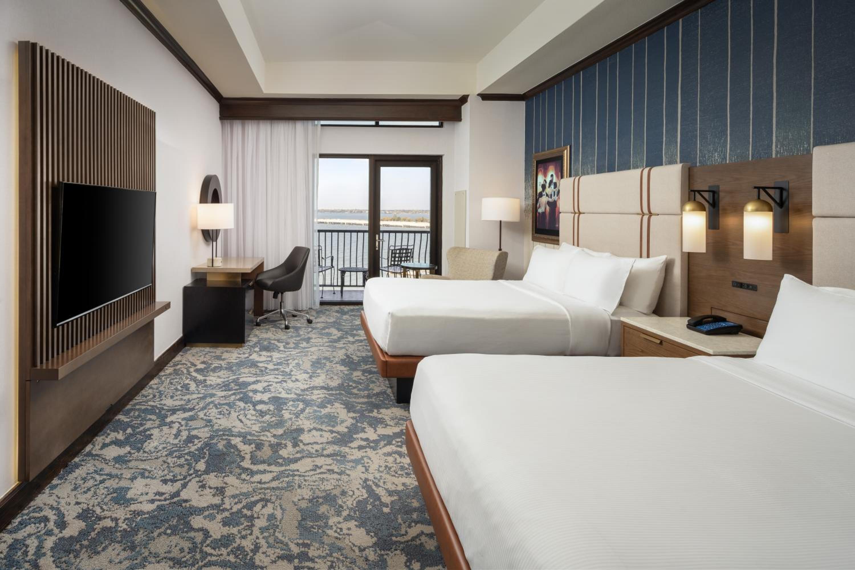 Queen Room with Resort View - Photo 2