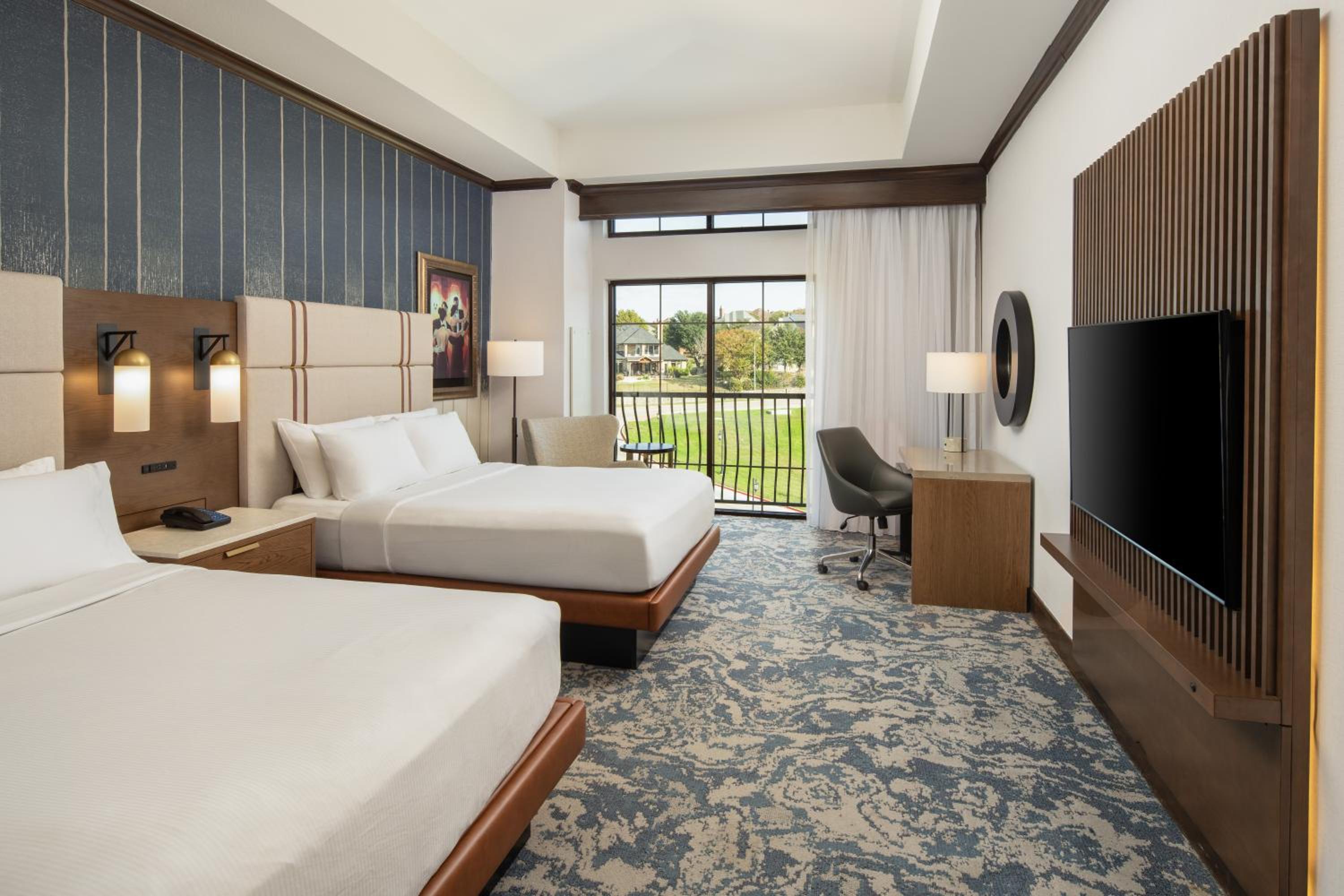 Queen Room with Two Queen Beds - Photo 2