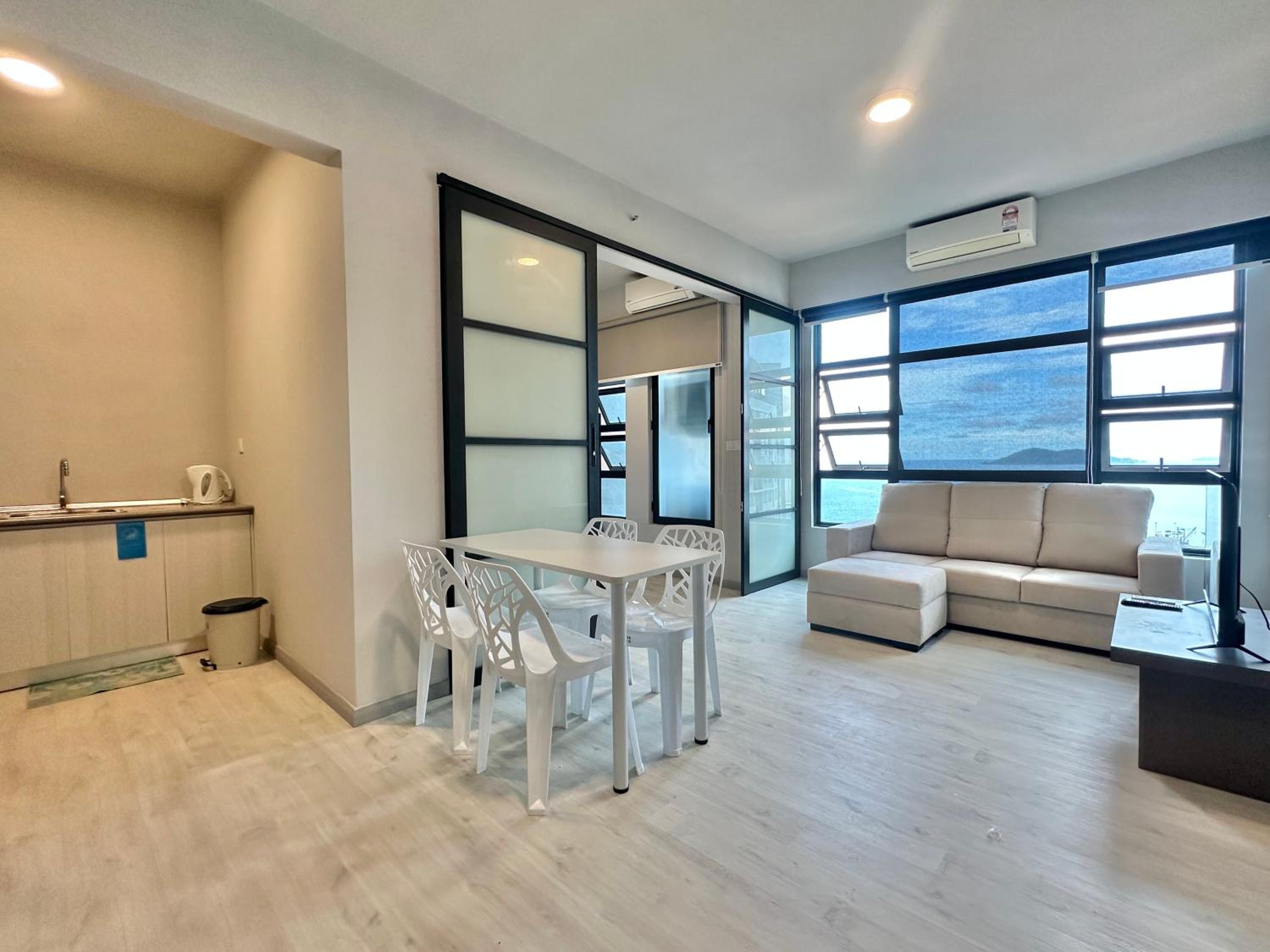 Two-Bedroom Deluxe Apartment with Ocean View photo 3