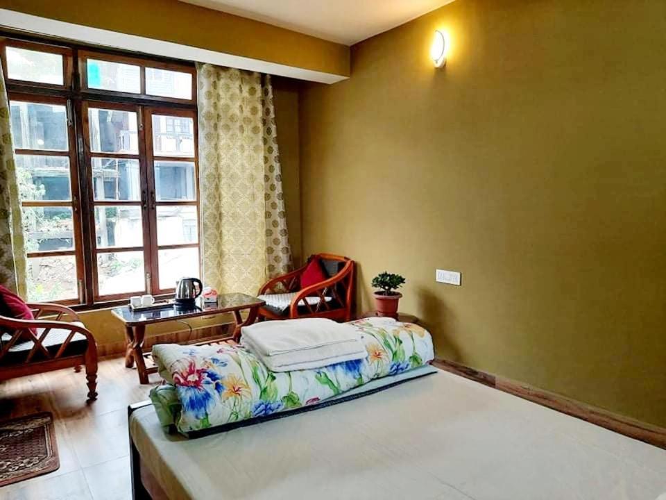 Queen Room with Balcony photo 1