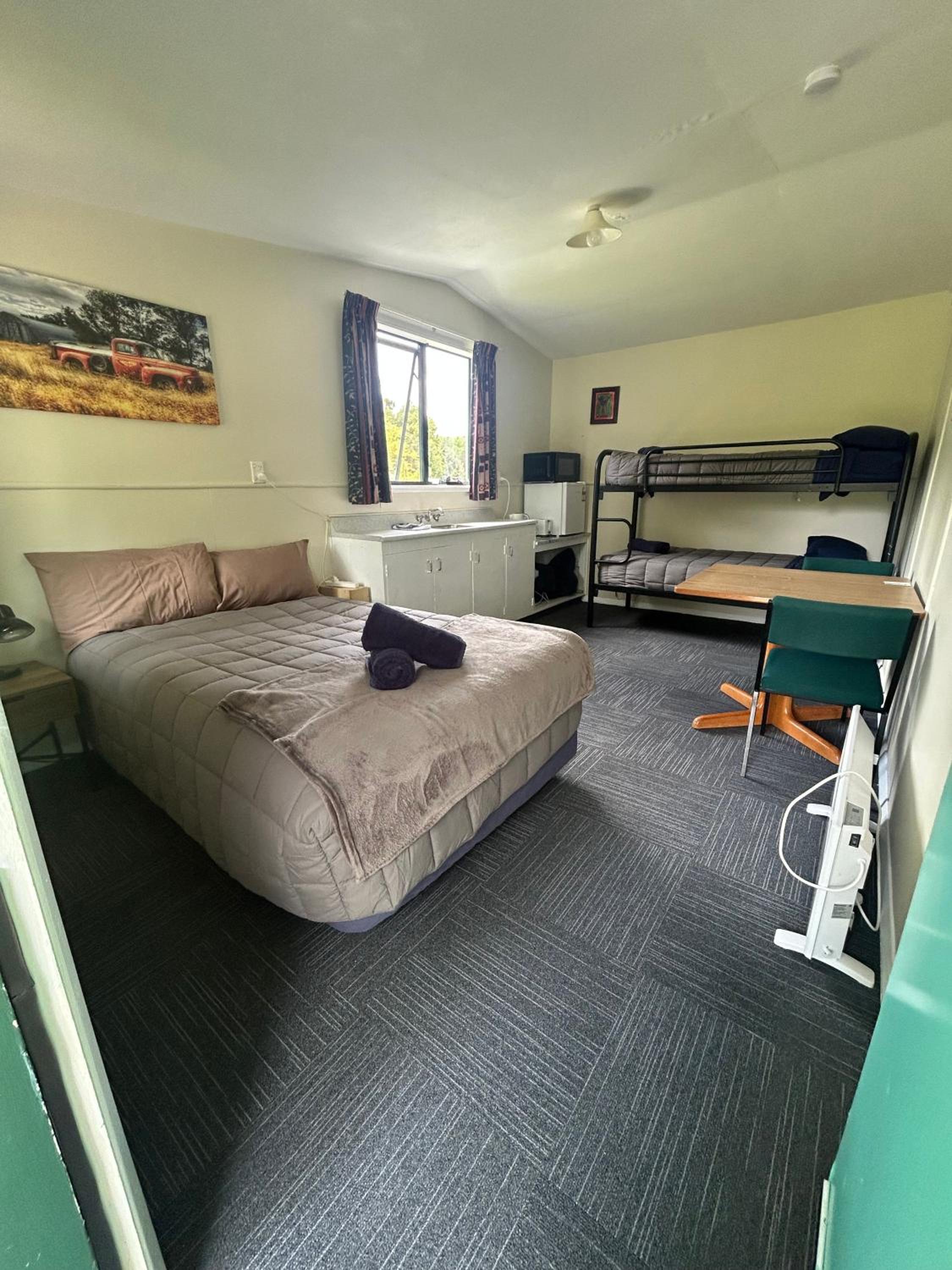 Basic Triple Room with Shared Bathroom photo 1