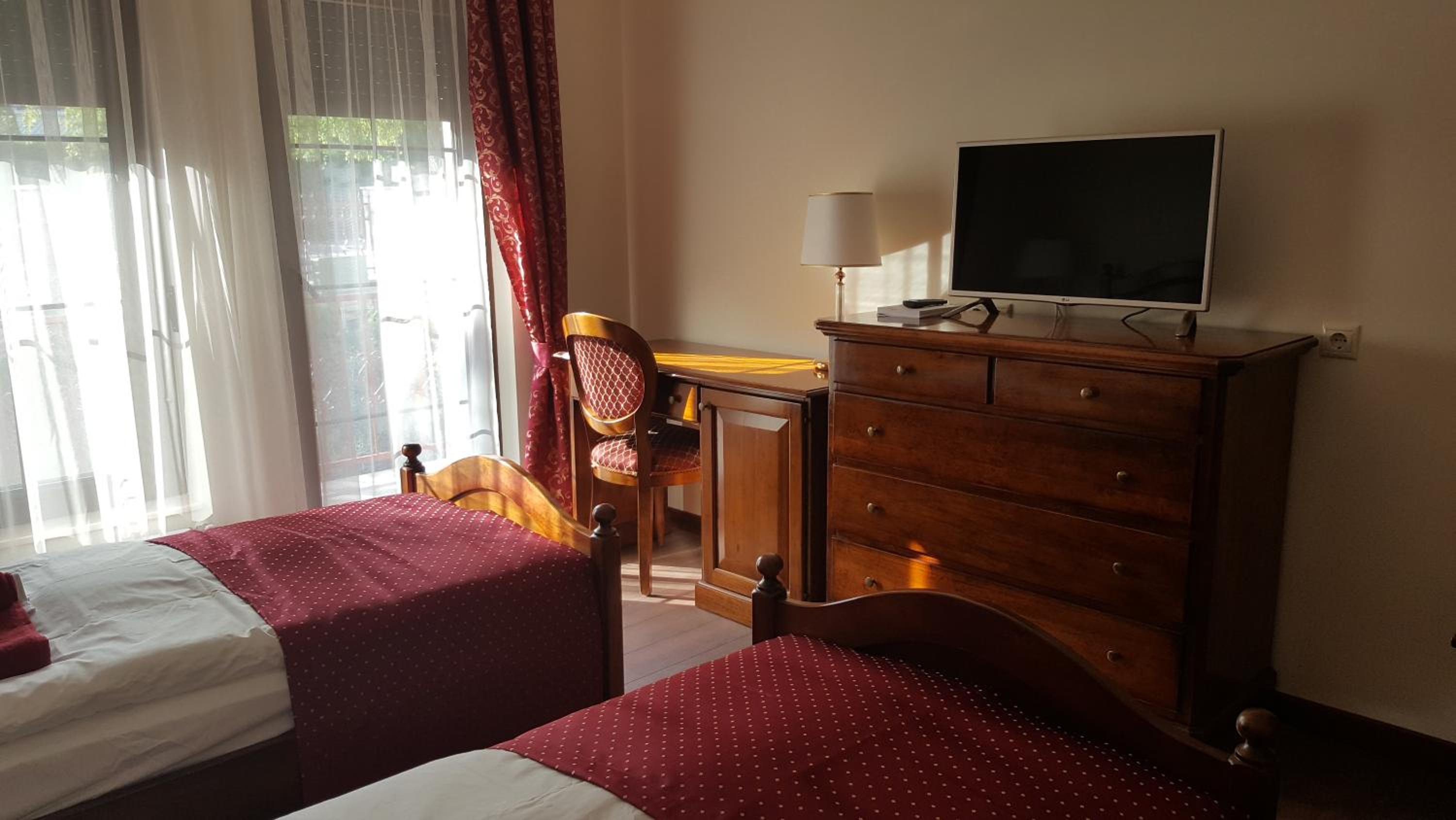 Standard Room with 2 beds and balcony photo 1