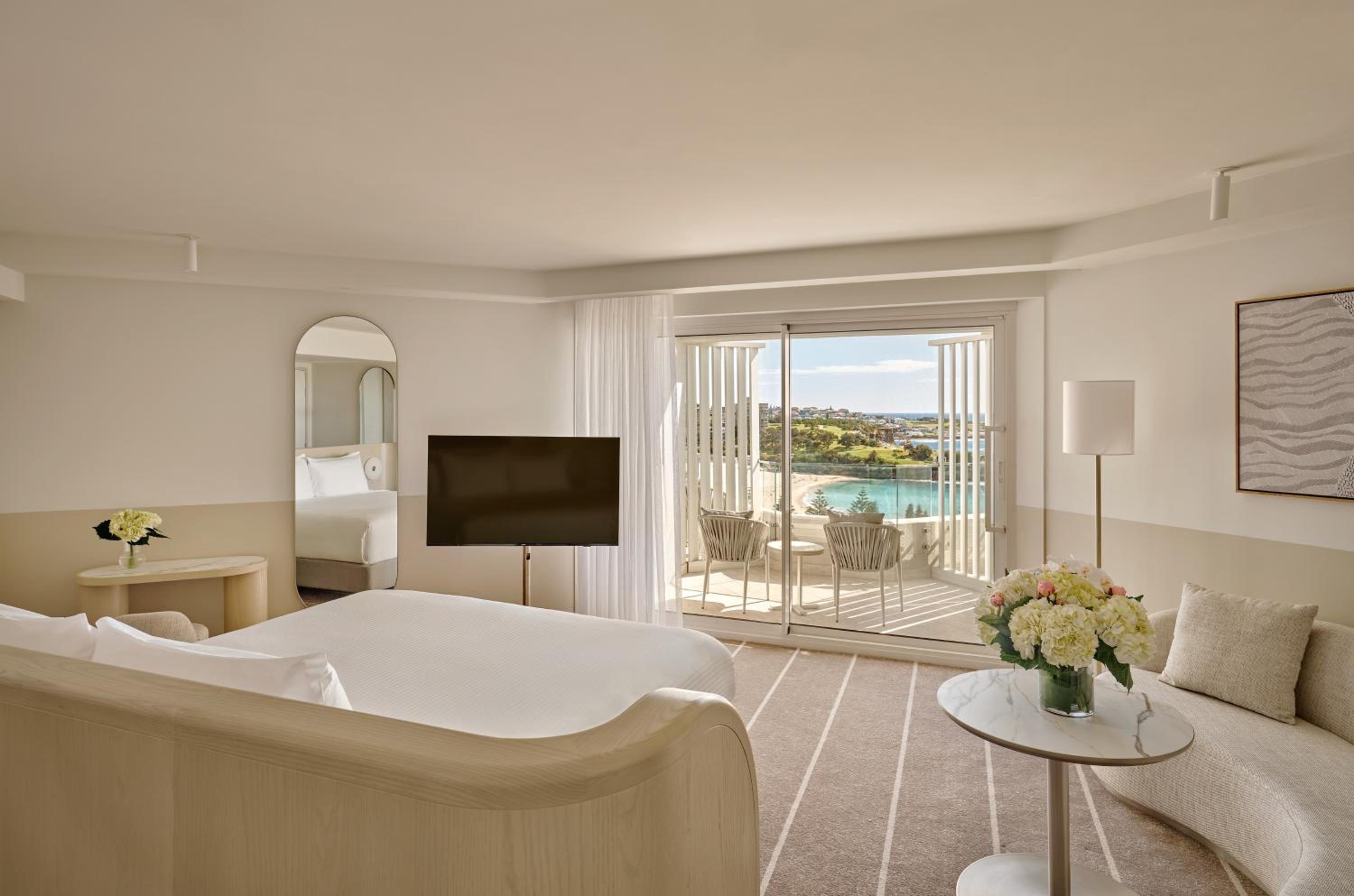 Junior King Suite with Coogee View - Club Lounge Access