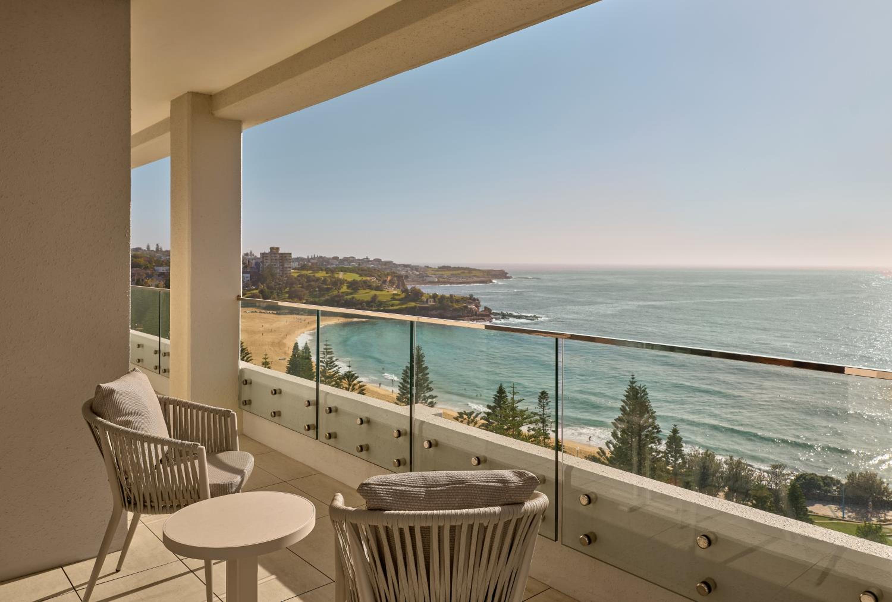 Junior King Suite with Ocean Front - Club Lounge Access