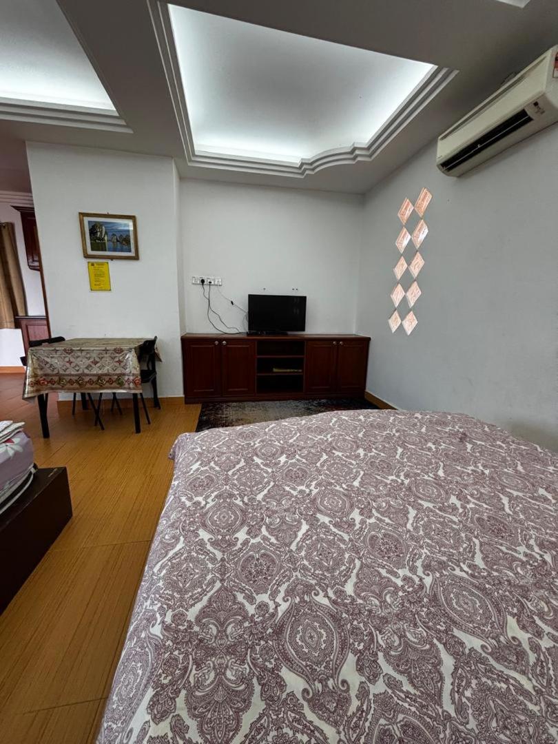 Family Room with Balcony photo 3