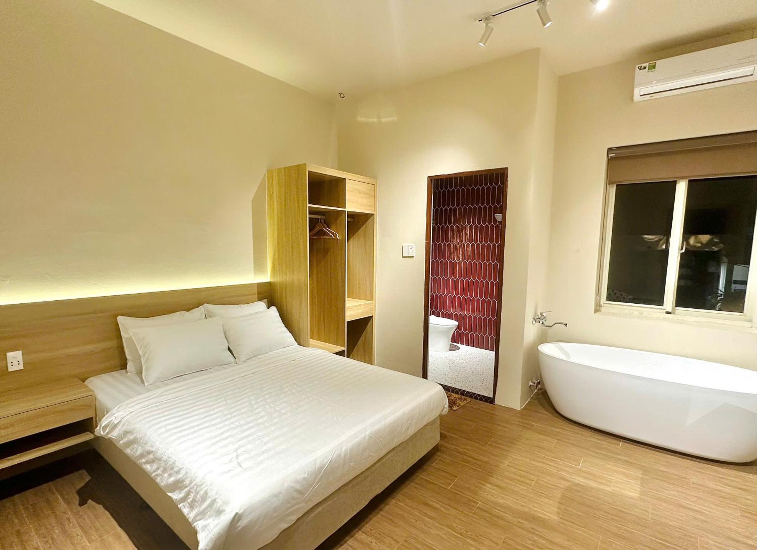 Large Double Room photo 1