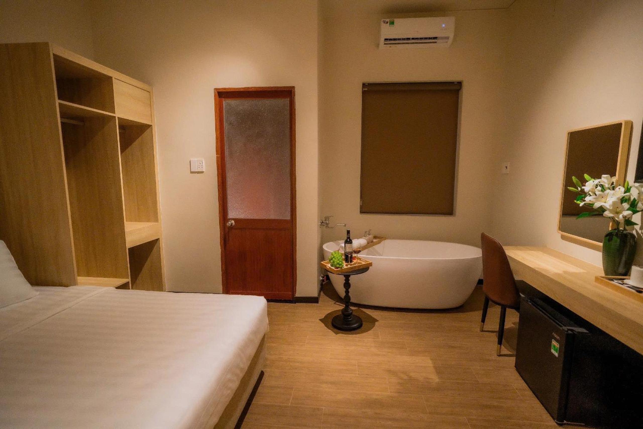 Large Double Room photo 2