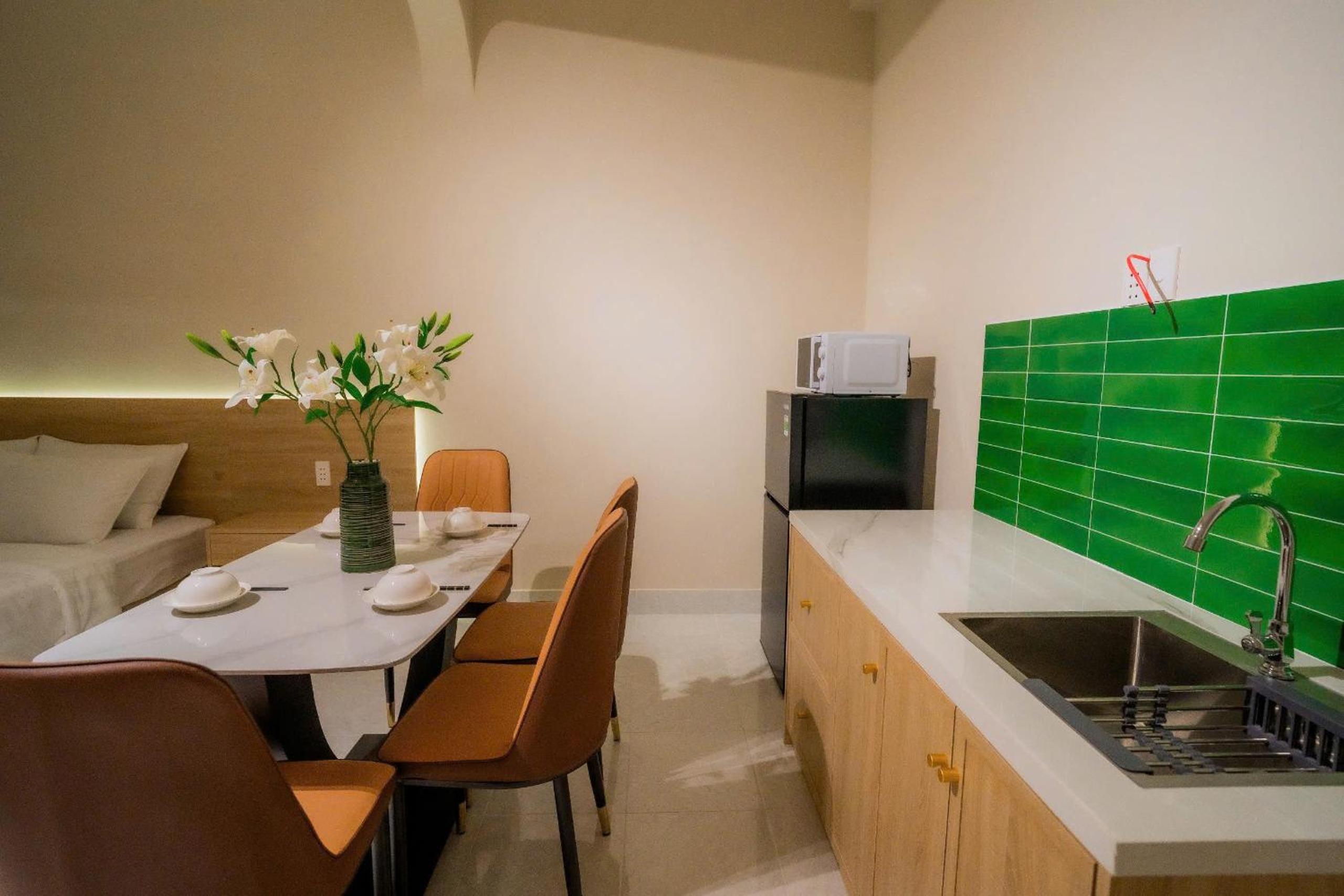 Deluxe One-Bedroom Apartment with City View photo 3