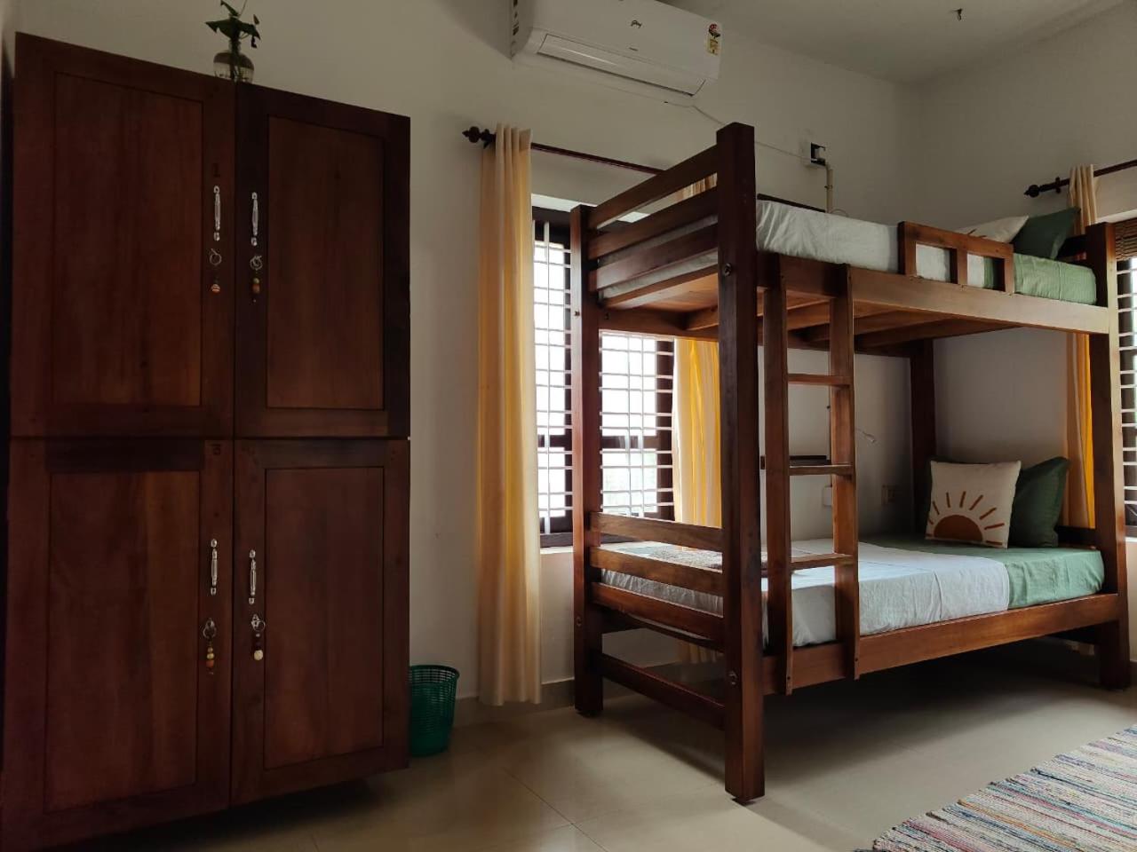 Bed in 4-Bed Mixed Dormitory Room photo 2