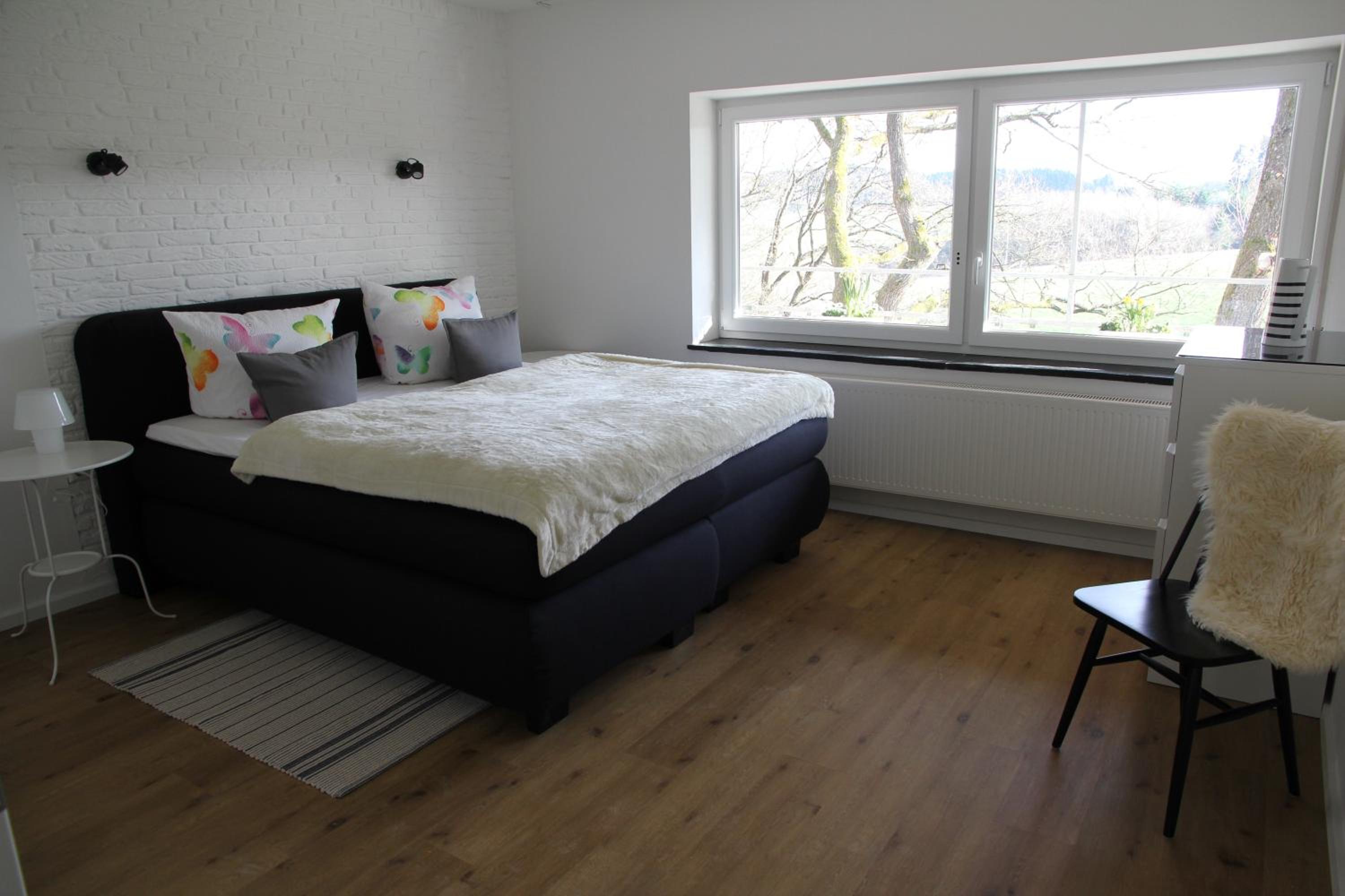Six-Bedroom House photo 3