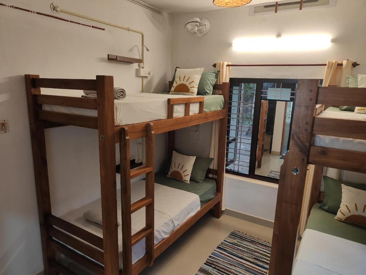 Bed in 4-Bed Mixed Dormitory Room photo 2