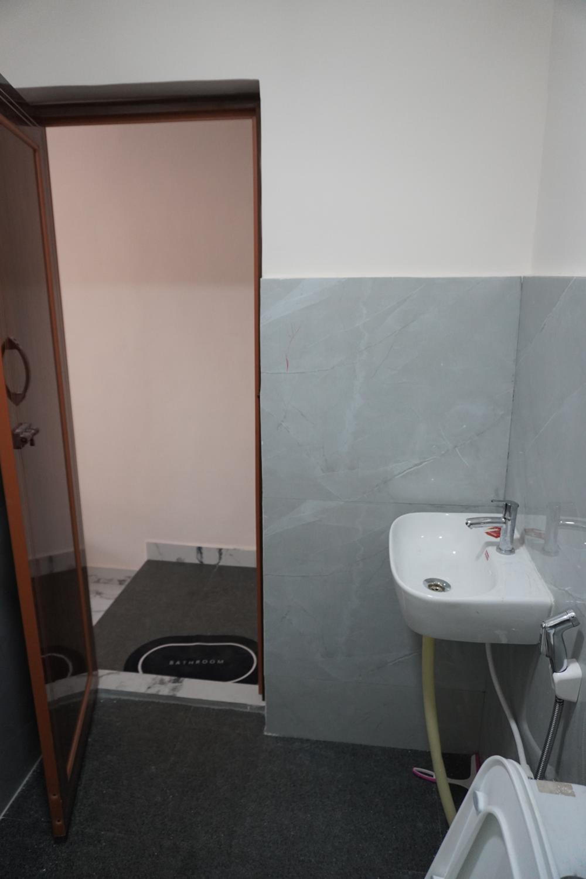 Twin Room with Private Bathroom