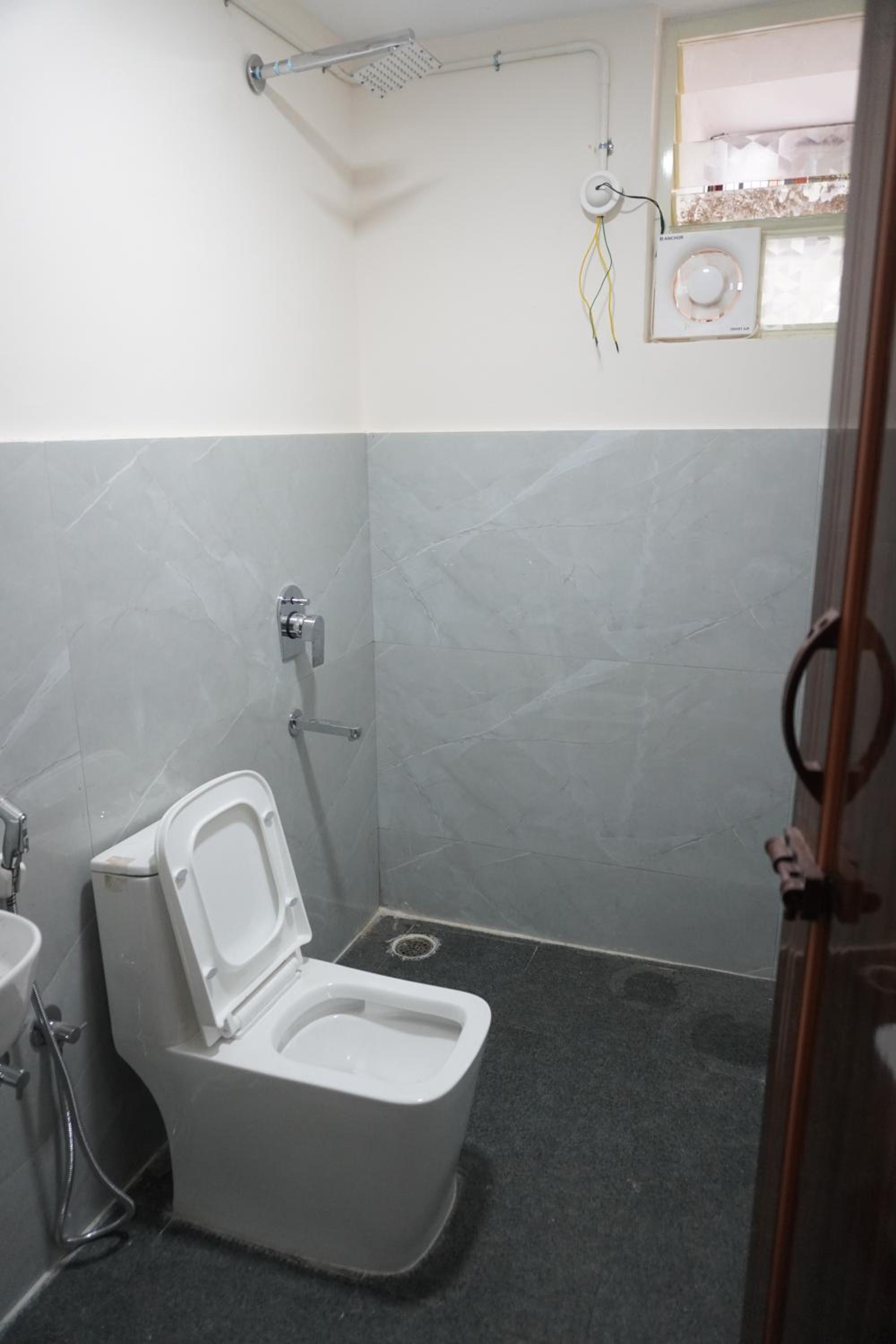 Twin Room with Private Bathroom photo 2