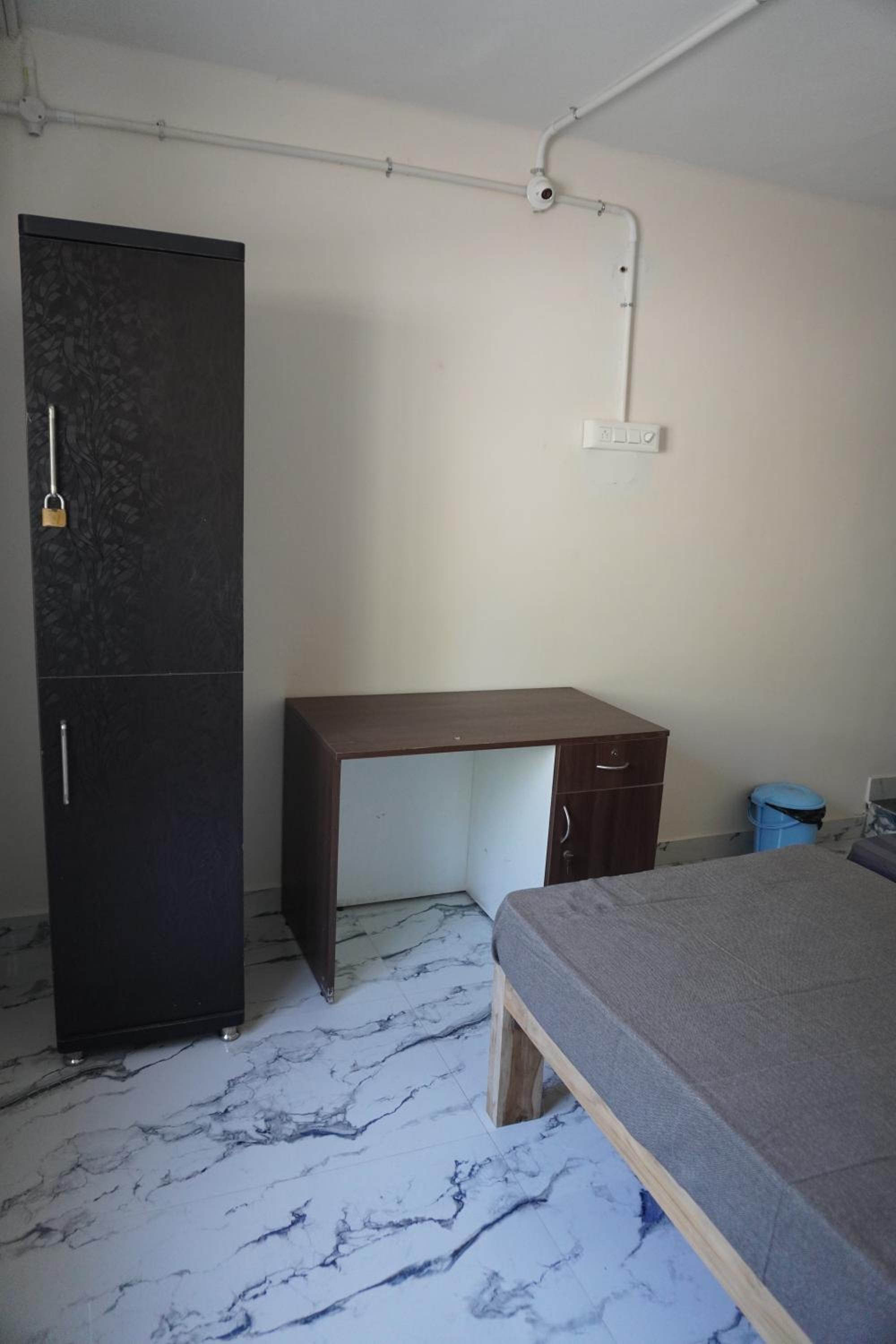 Twin Room with Private Bathroom photo 1