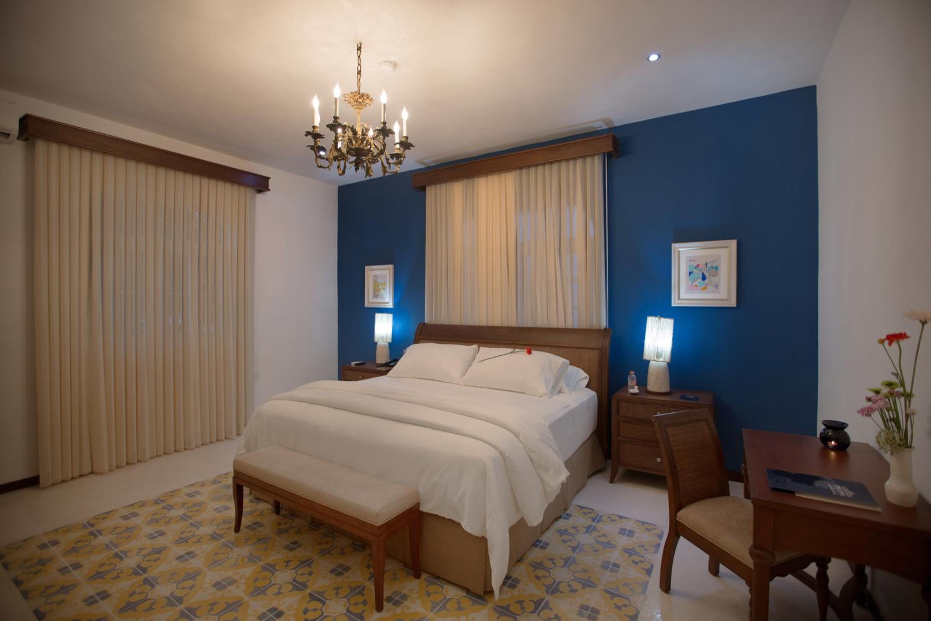 Deluxe King Room - Photo 4