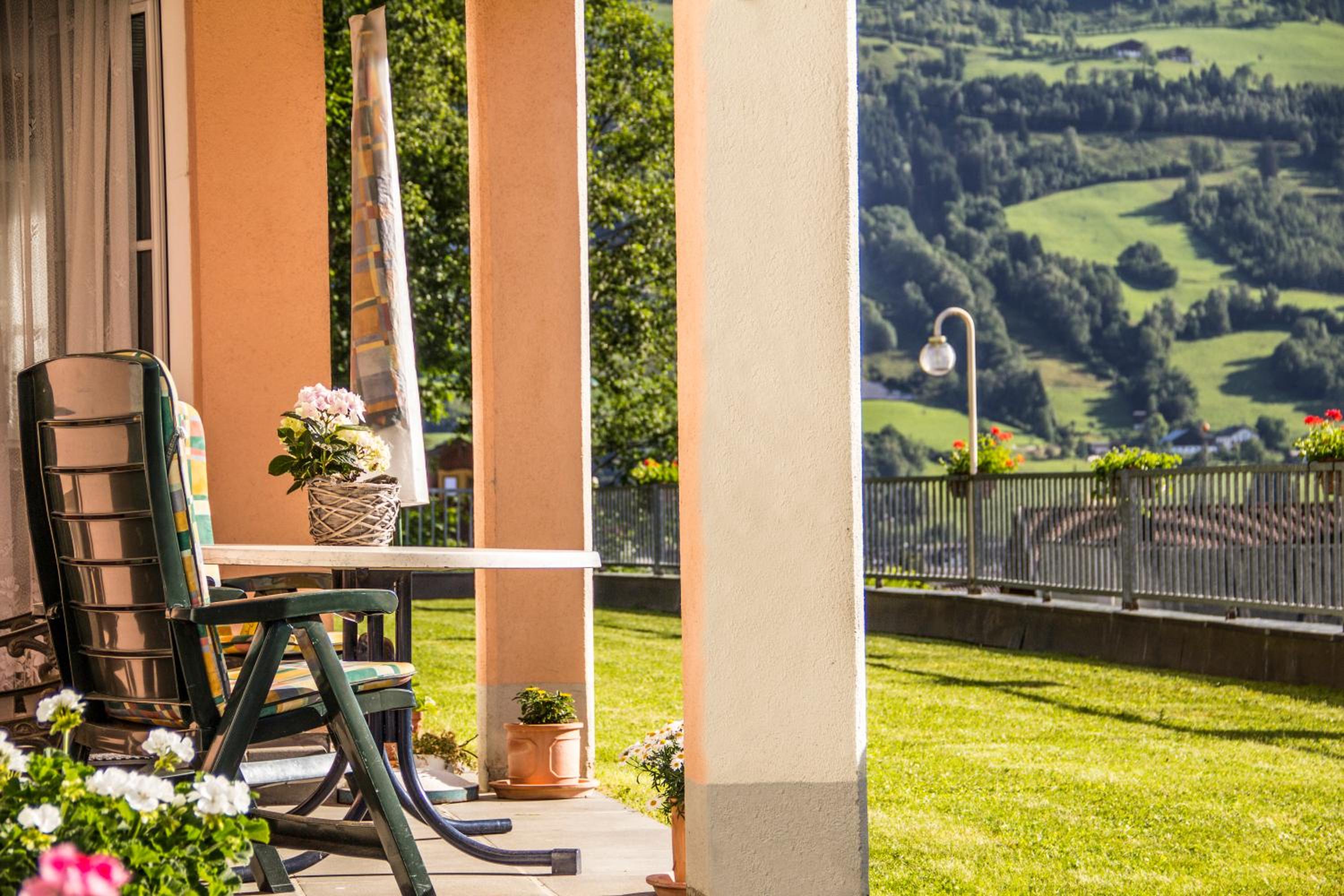 Apartment with Mountain View photo 2