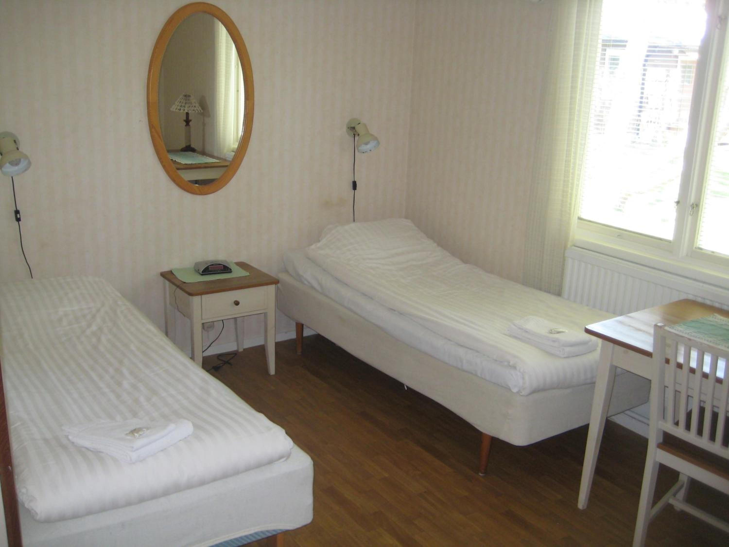 Basic Twin Room with Private Bathroom photo 1